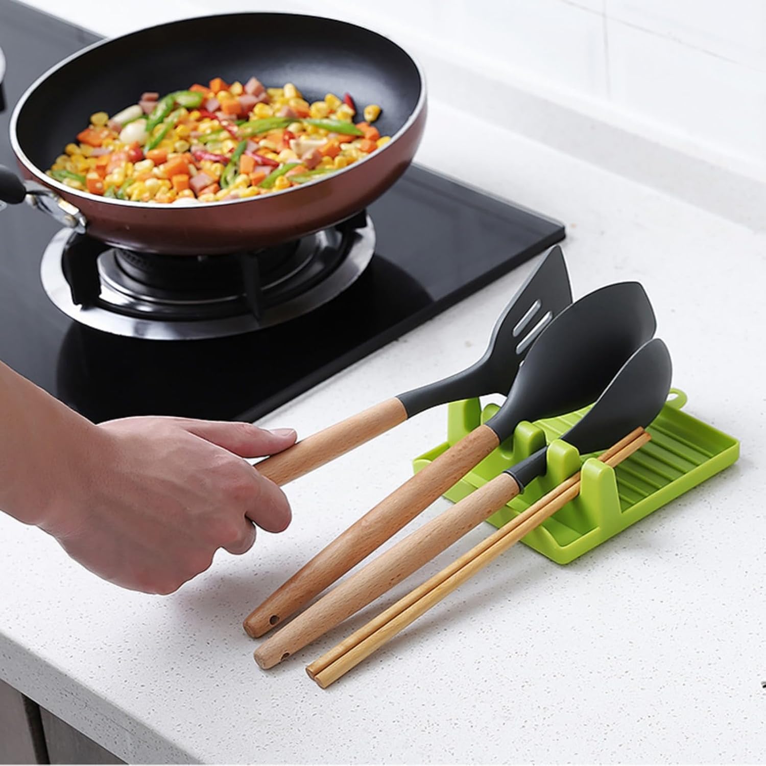 Soporte para cucharas, utensilios de cocina y cuchara de plástico con almohadilla de goteo profunda y soporte para tapa de olla, sin BPA y