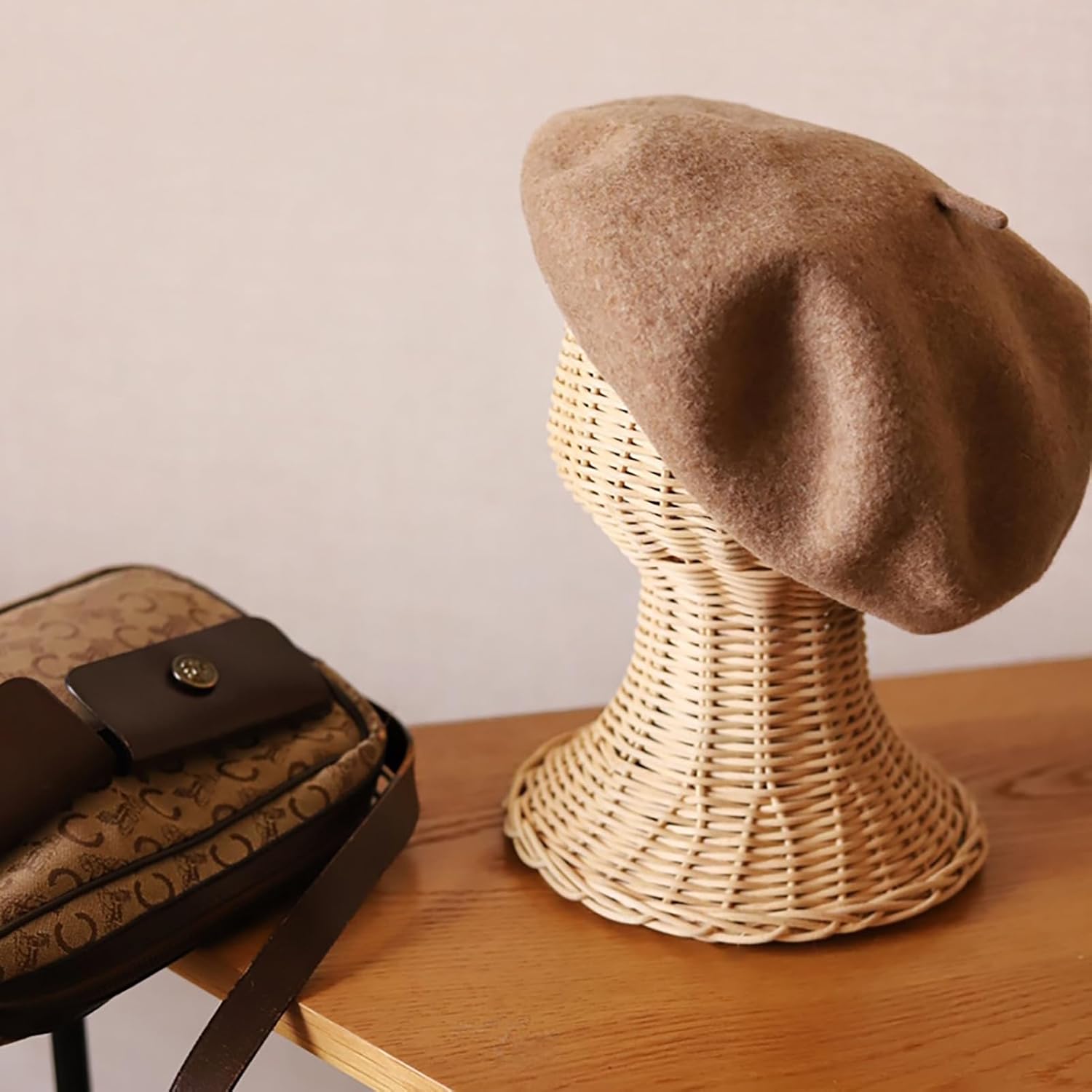 CHADWICK Soporte para cabeza de maniquí de ratán, soporte para sombreros y pelucas, escaparate de mimbre hecho a mano, estante para gorra rústica,