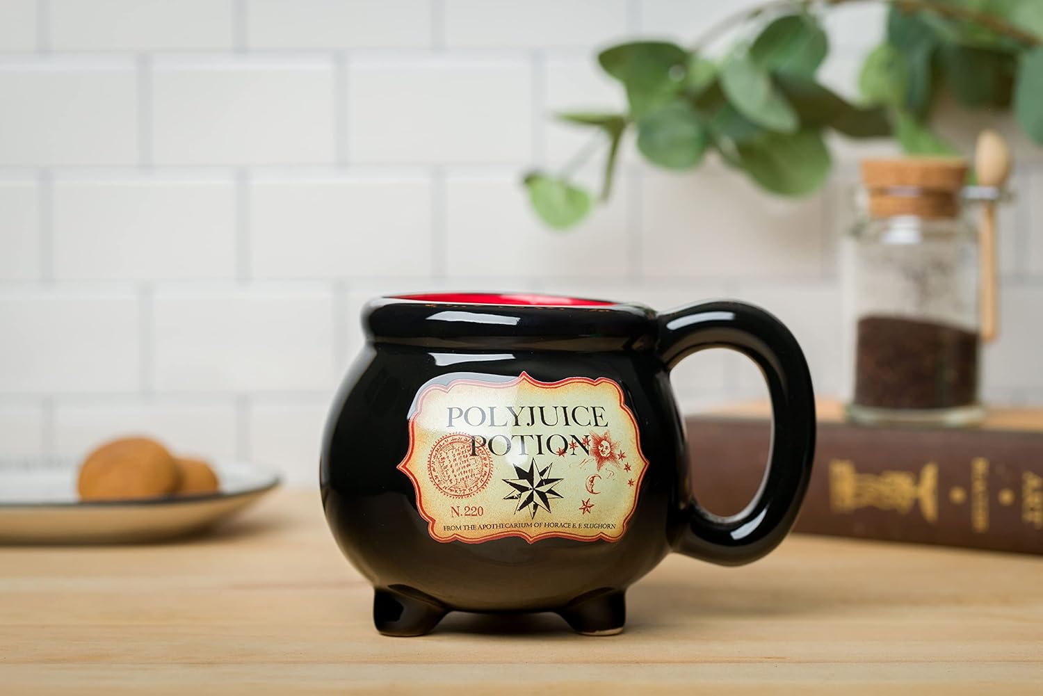 Silver Buffalo HP11833D Harry Potter Hogwarts – Taza de cerámica, diseño 3D esculpido con brillos y la imagen de un escudo de Hogwarts