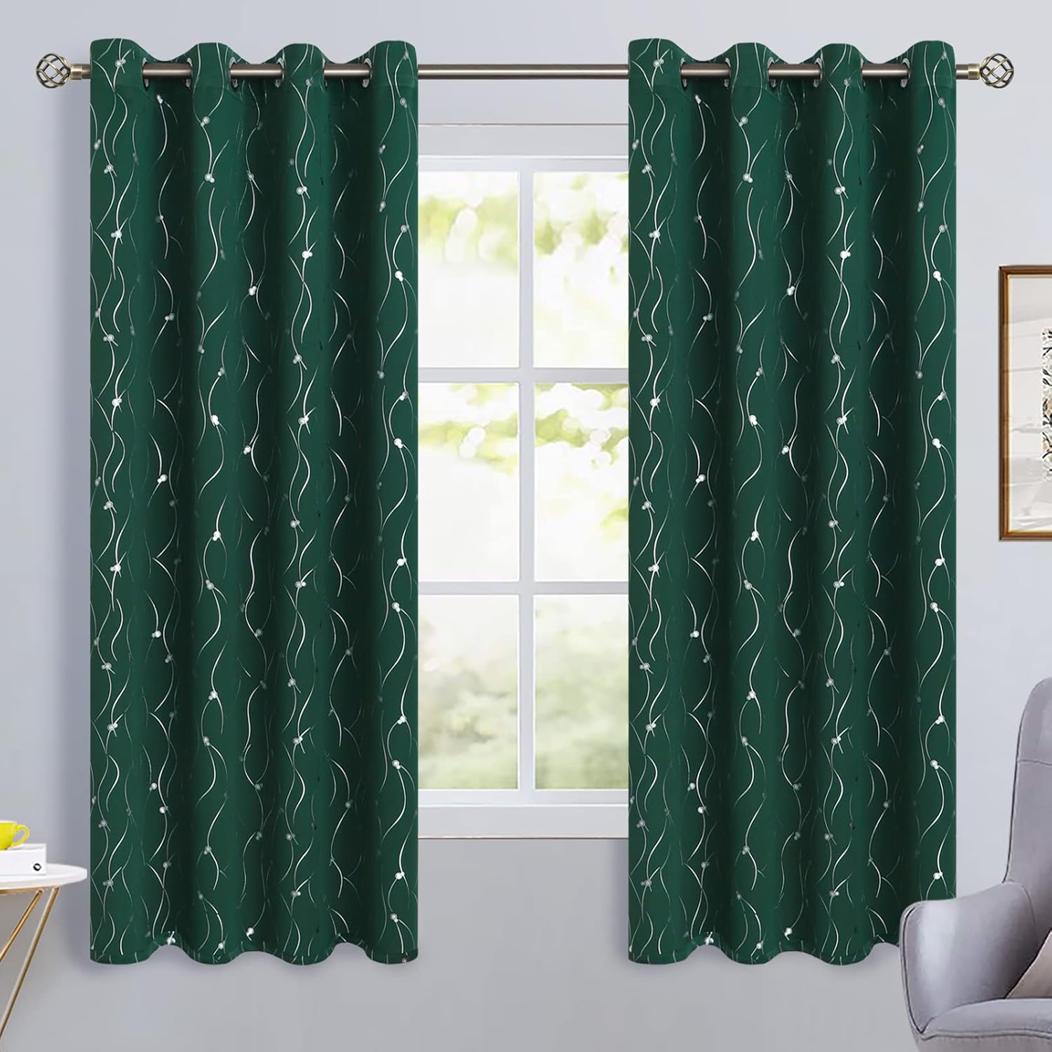 BGment Cortinas opacas de Navidad de 63 pulgadas de largo, juego de 2 paneles con ojales y aislamiento térmico para oscurecer la habitación, con