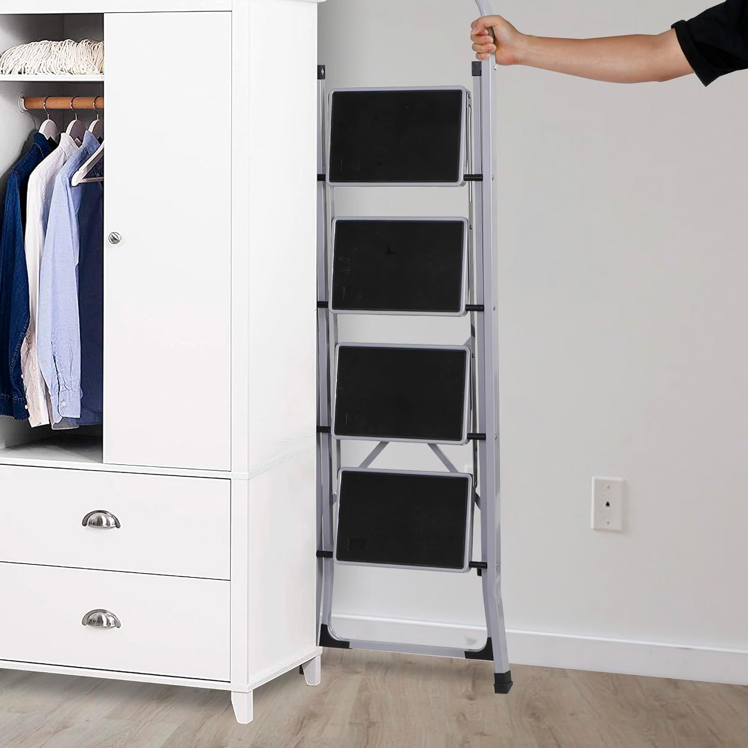F2C Escalera plegable de 4 escalones con práctico mango portátil, taburete de acero resistente, pedal antideslizante ancho 330 libras, blanco y