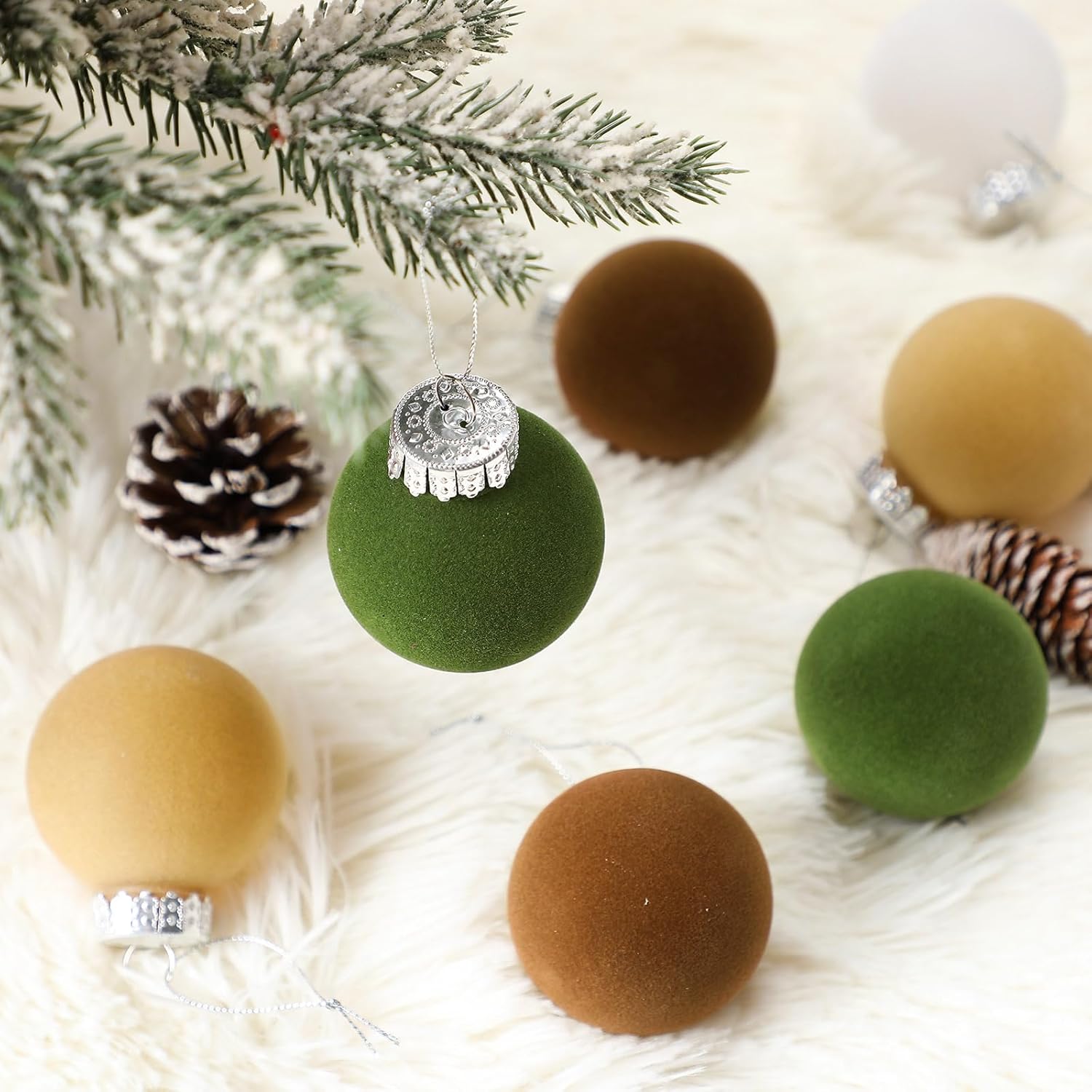 Sotiff 12 piezas de decoración de árbol de Navidad de 2.4 pulgadas, bolas de Navidad de terciopelo de Navidad, bolas de adornos de Navidad para la