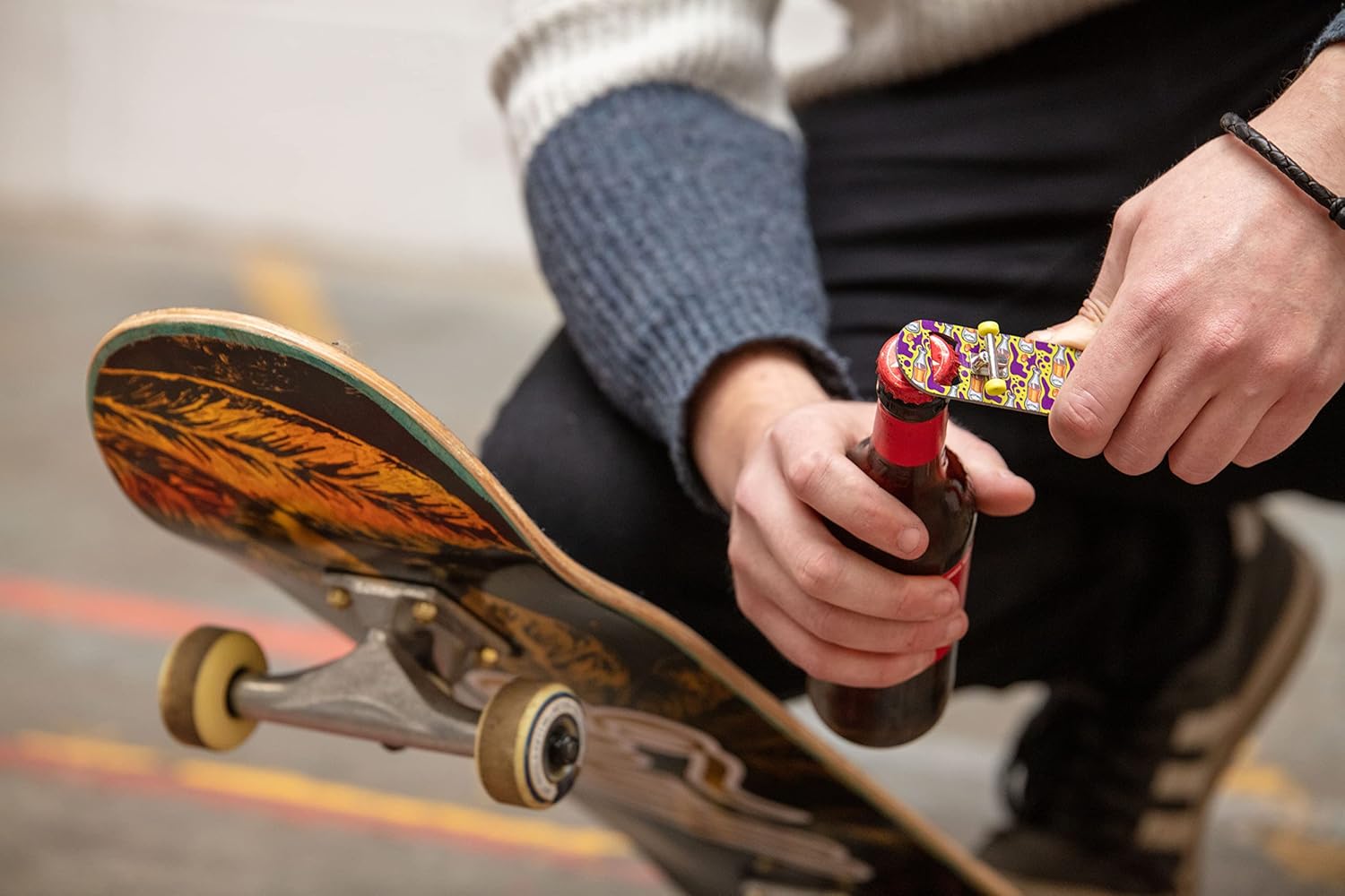 Boxer Gifts Beerflip ‘Spill’ – Abridor de botellas para patineta, regalo con temática de patinaje