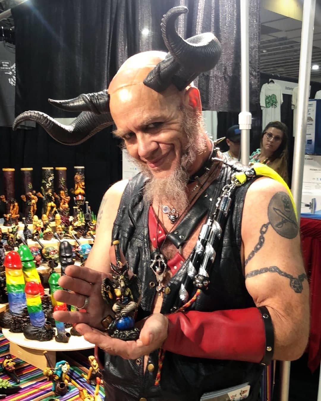 Baphomet – Figura de cabra sabática hecha a mano, arte satánico, cuenco de coco natural, regalos ocultos espirituales para fumadores