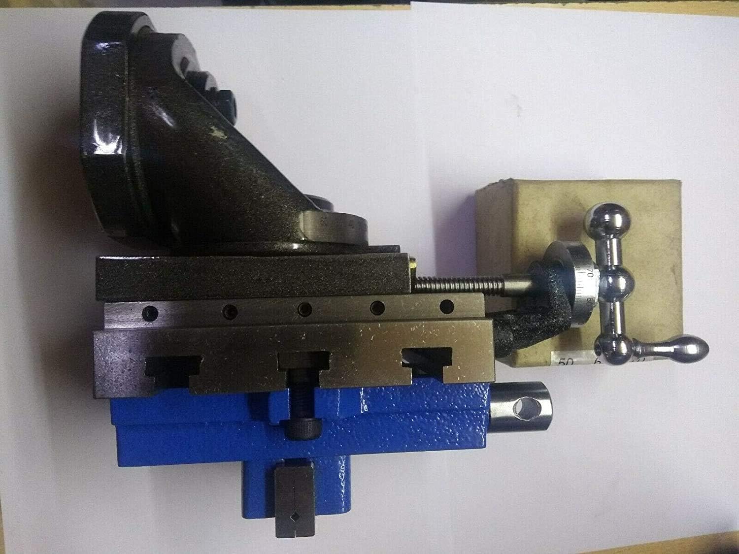 TORNO VERTICAL DE FRESADO – Base giratoria de 3.9 x 4.7in con cabezal de centrado automático de 2 pulgadas