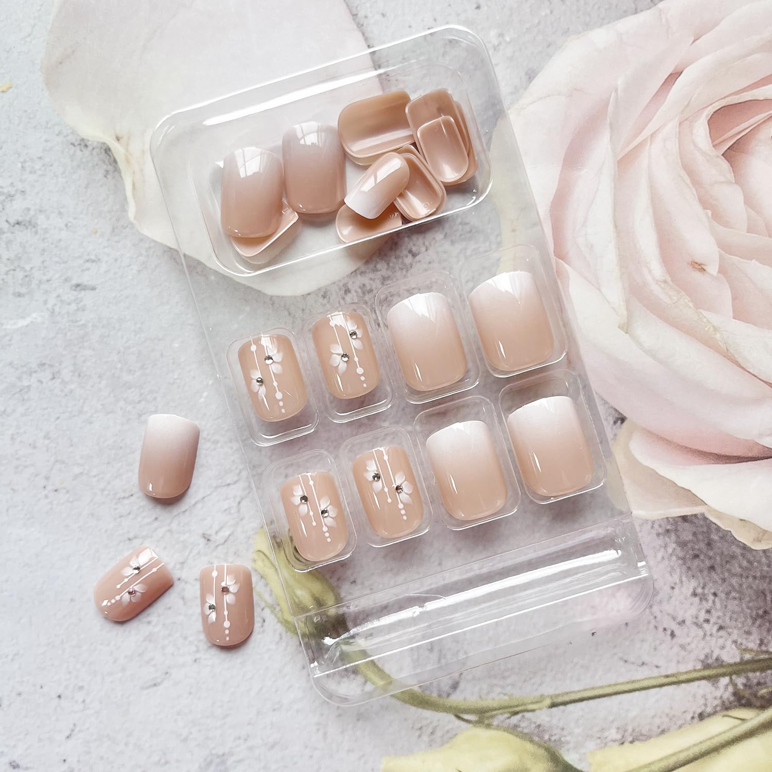 24 uñas postizas cortas a presión para otoño, uñas postizas cuadradas degradadas con diseños de diamantes de imitación, uñas adhesivas de flores de