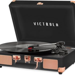 Victrola Tocadiscos portátil de maleta estilo vintage, 3 velocidades, conexión Bluetooth, altavoces integrados, incluye púa extra, marrón, modelo Victrola Tocadiscos portátil de maleta estilo vintage, 3 velocidades, conexión Bluetooth, altavoces integrados, incluye púa extra, marrón, modelo
