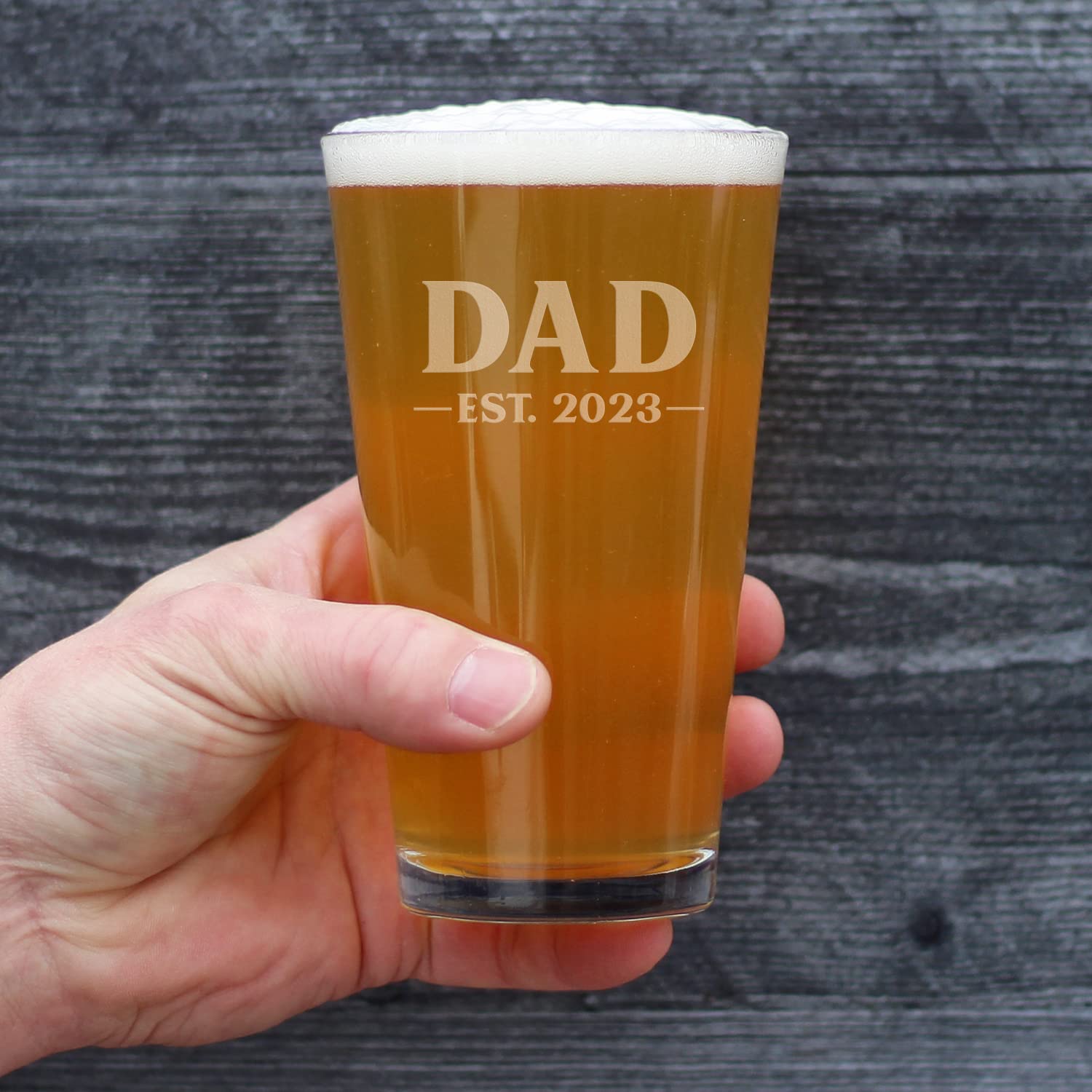 Dad Est 2023 – New Father Pint Glass Gift for First Time Parents – Bold 16 Oz Glasses