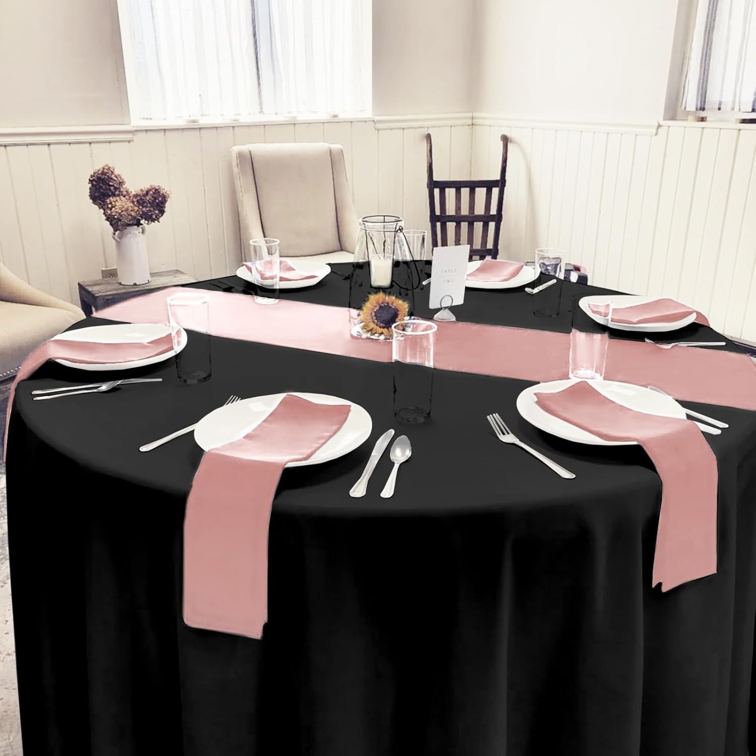 10 manteles desechables de plástico negro de 84 pulgadas con 10 manteles de satén color oro rosa de 12 x 108 pulgadas, manteles impermeables para
