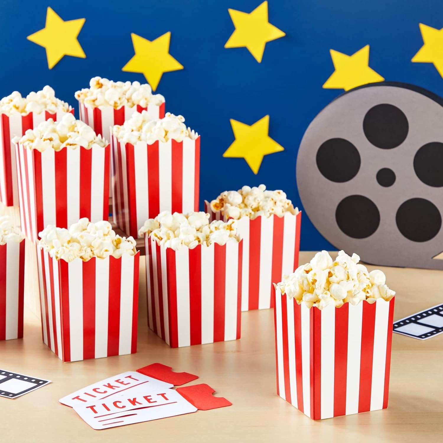 Juvale Paquete de 100 mini cajas de palomitas de maíz rojas y blancas para fiestas, contenedores de papel a granel para decoraciones nocturnas de