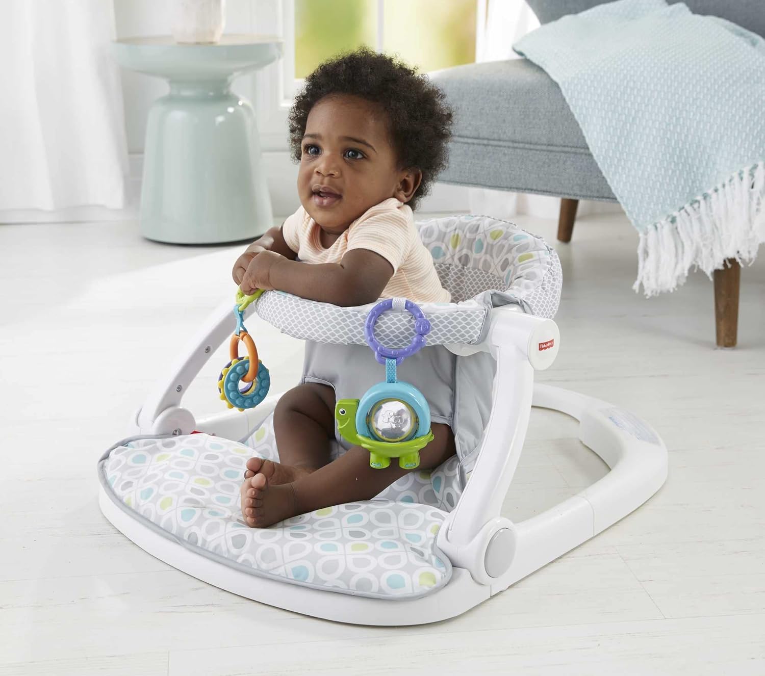 Fisher-Price Juego de gorila y silla portátil para bebés con juguetes y música