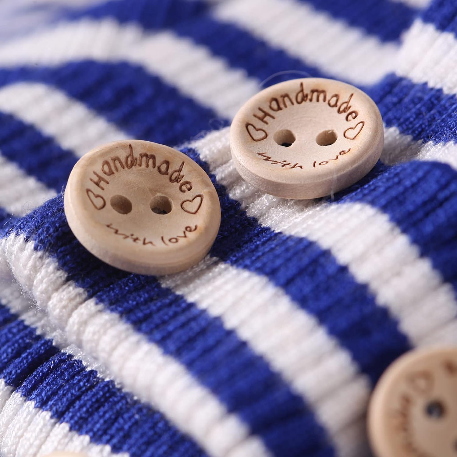 100 botones de madera de 34 pulgadas para manualidades, 2 agujeros, forma redonda, de madera, hechos a mano, con botones de amor, botones de madera
