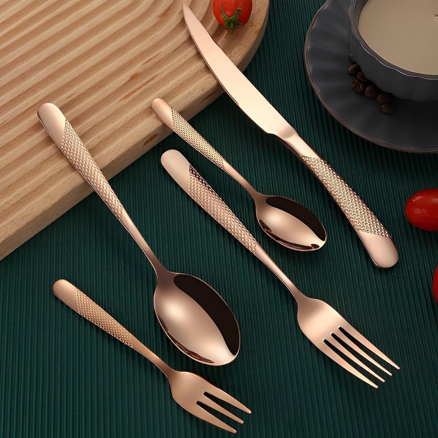 Vilihkc Juego de cubiertos de cobre martillado, juego de utensilios de cubiertos de acero inoxidable Servicio para 4, cucharas y tenedores de oro