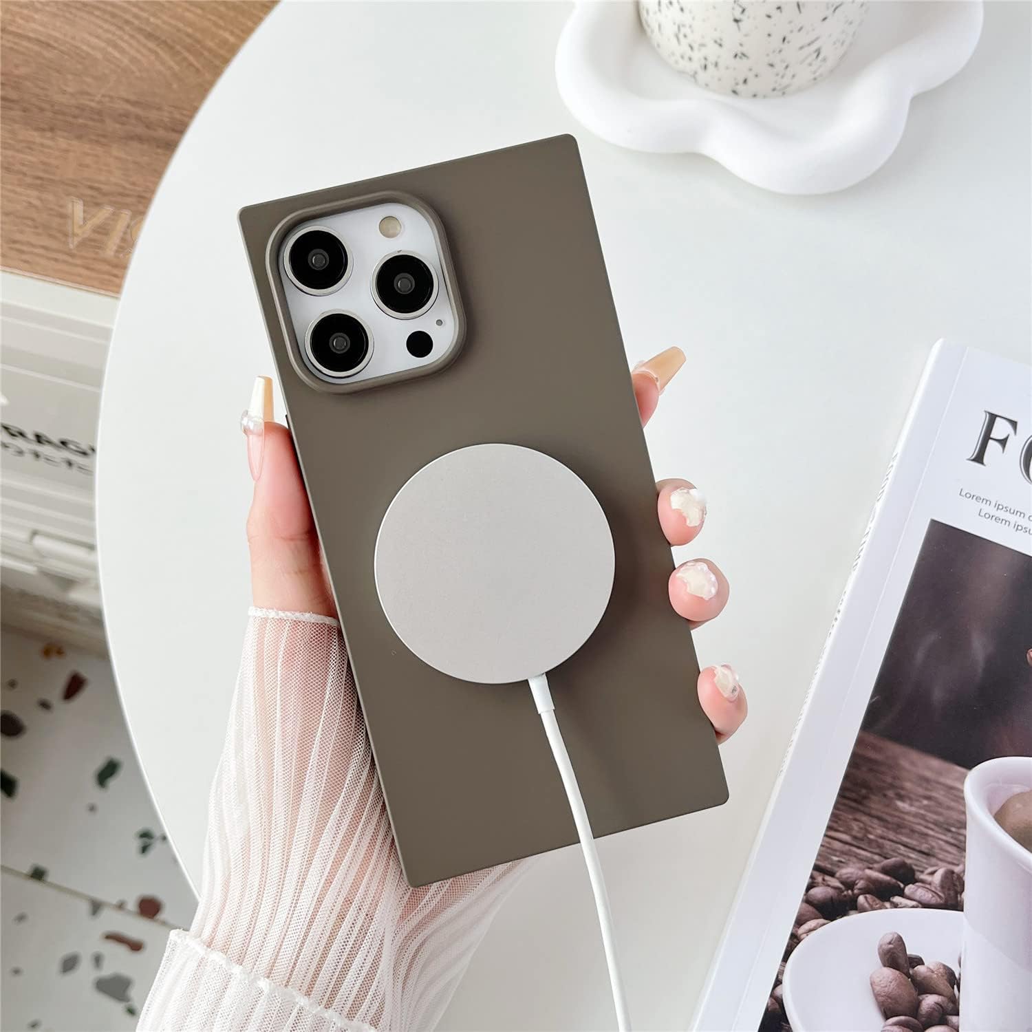 COCOMII Funda cuadrada compatible con iPhone 14 Plus, compatible con MagSafe, silicona, delgada, mate, suave al tacto, forro de microfibra,