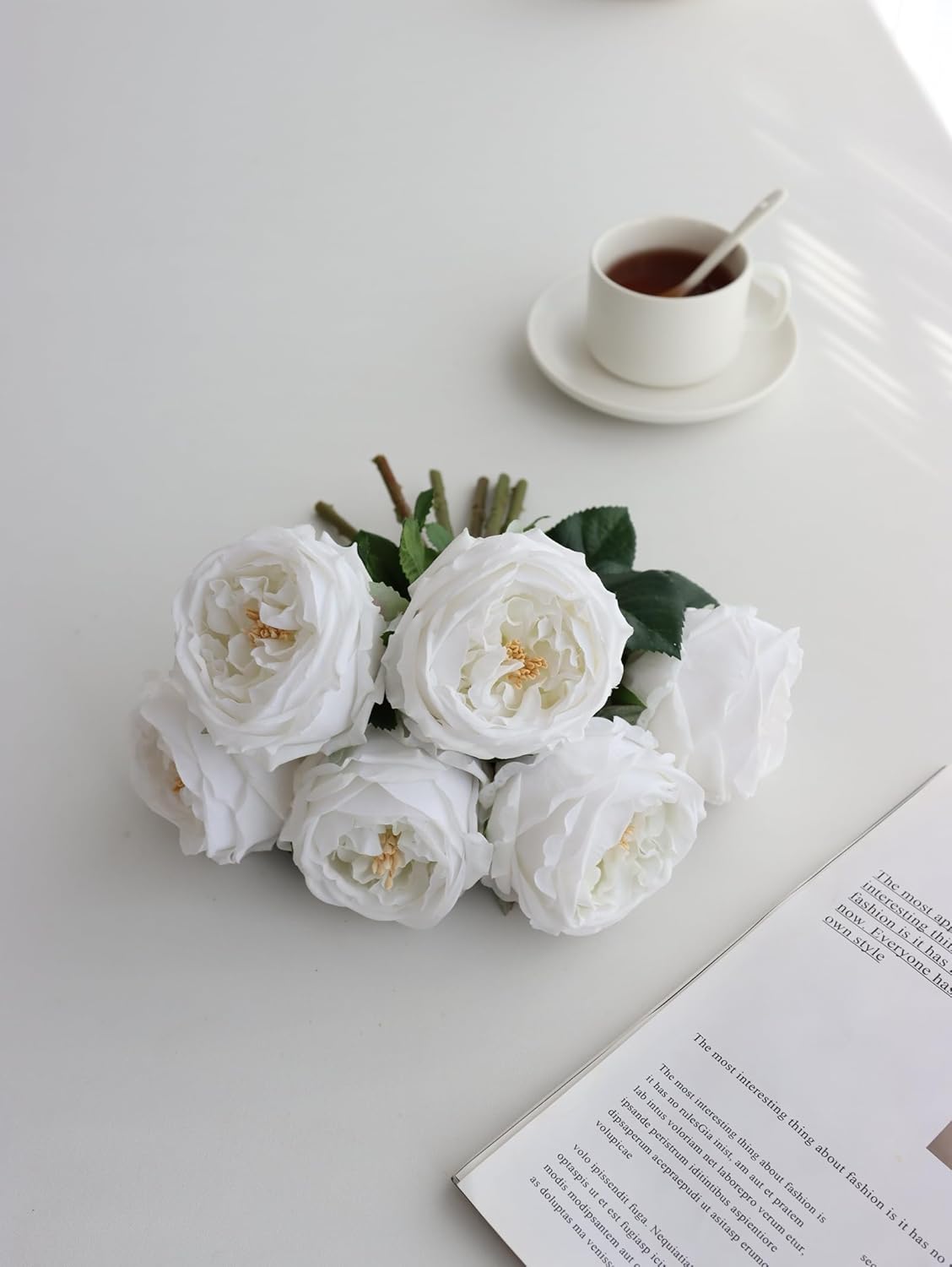6 flores falsas de peonías de rosas Austin con jarrón, florero de vidrio transparente con peonías blancas de tacto real, flores artificiales para
