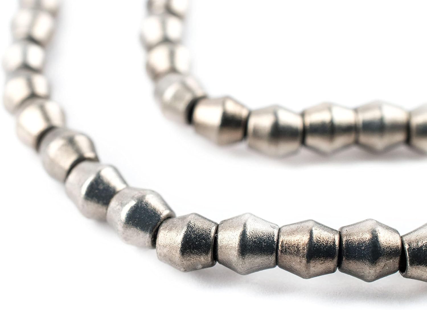 TheBeadChest – Cuentas de bicono plateado de 0.177 in, hebra completa de espaciadores de metal de calidad para diseño de joyas de bricolaje
