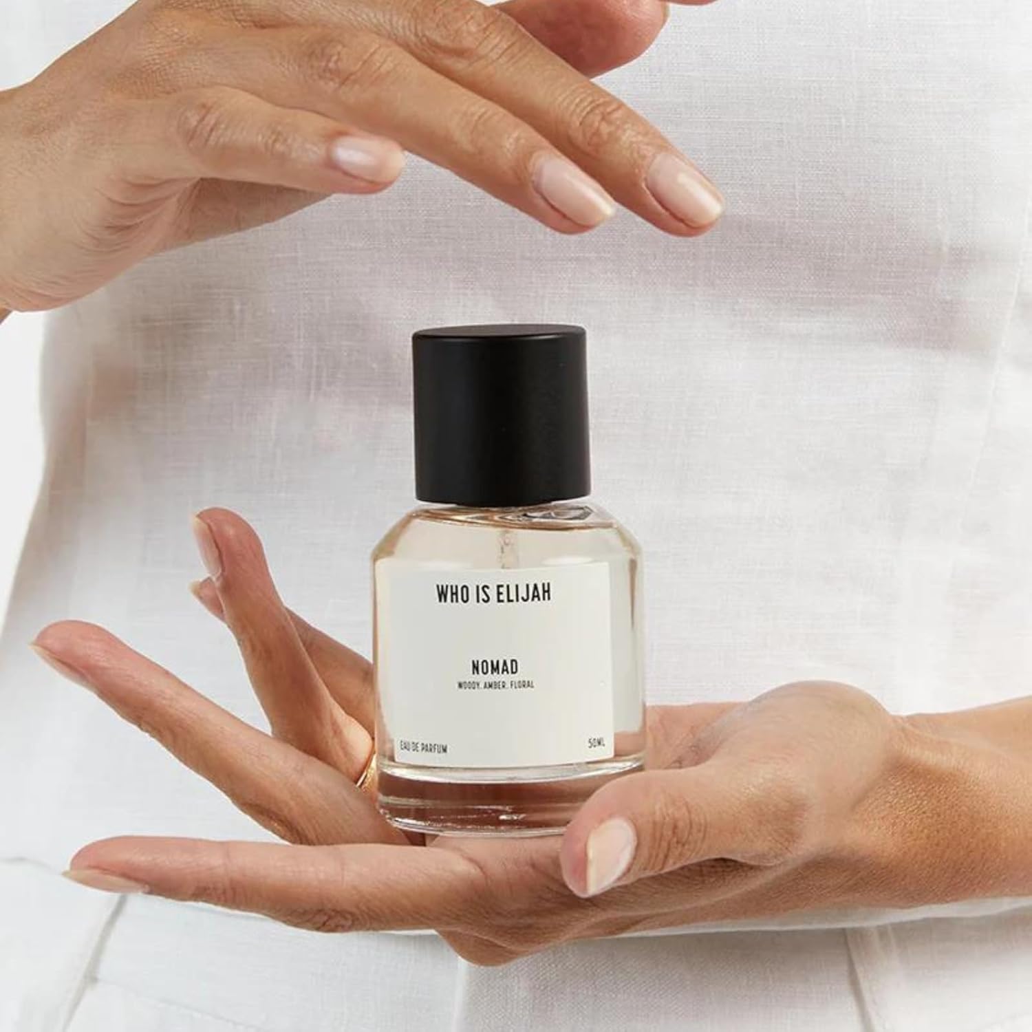 Nomad Eau De Parfum  Perfume en aerosol unisex ámbar gris de larga duración, notas de aroma amaderado de jazmín egipcio, rosa, azafrán, abeto,