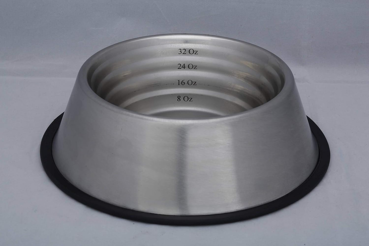 Cuenco de acero inoxidable para perros con medición de capacidad, grande, 64 onzas, marca de volumen, sin punta, plato antideslizante