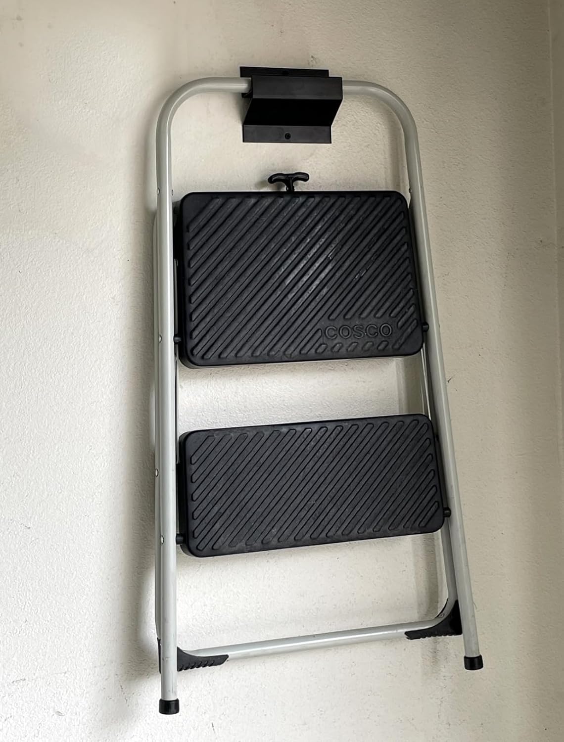 Tetra-Teknica GMH-02 – Escalera de montaje en pared de acero de 4 pulgadas y colgador de carretilla, negro mate