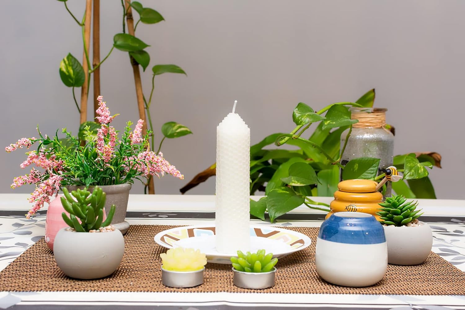 Velas de pilar de cera de abeja 100% natural (6 x 1.25-1.5 pulgadas). Candelabro sin perfume con patrón de panal para decoración de centro de mesa.