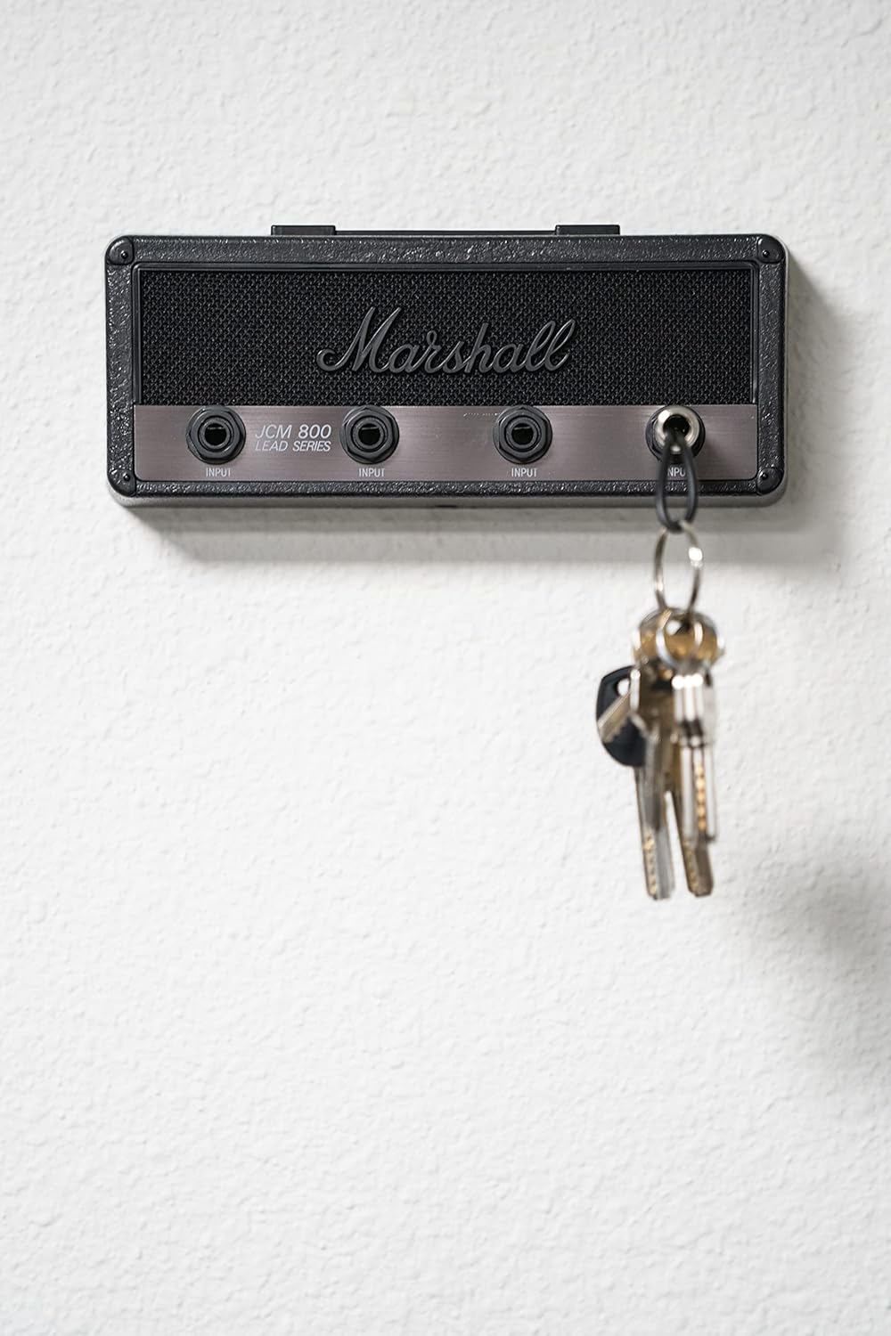 Soporte para llaves de amplificador de guitarra con licencia Marshall Stealth Jack, incluye 4 llaveros de enchufe de guitarra y 1 kit de montaje en