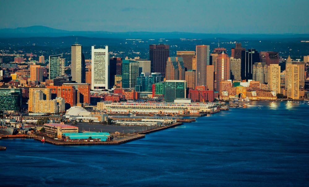 Panoramic Images – Vista aérea de la mañana del horizonte de Boston y el distrito financiero y el área de muelle Boston MA Póster impreso por