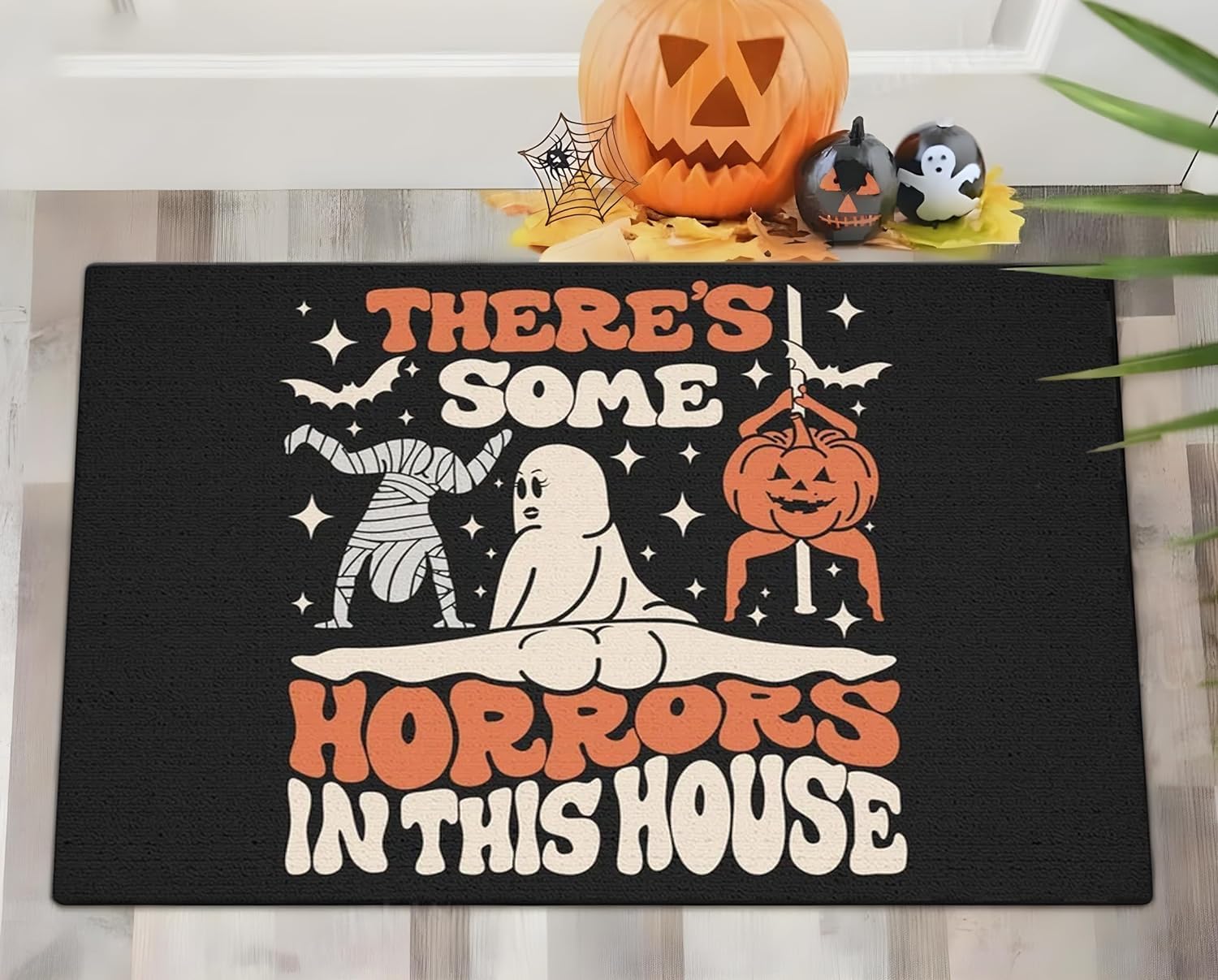 Tapete resistente con texto en inglés “There’s Some Horrors in This House”, tapete de piso de Halloween, tapete divertido de Halloween, tapete