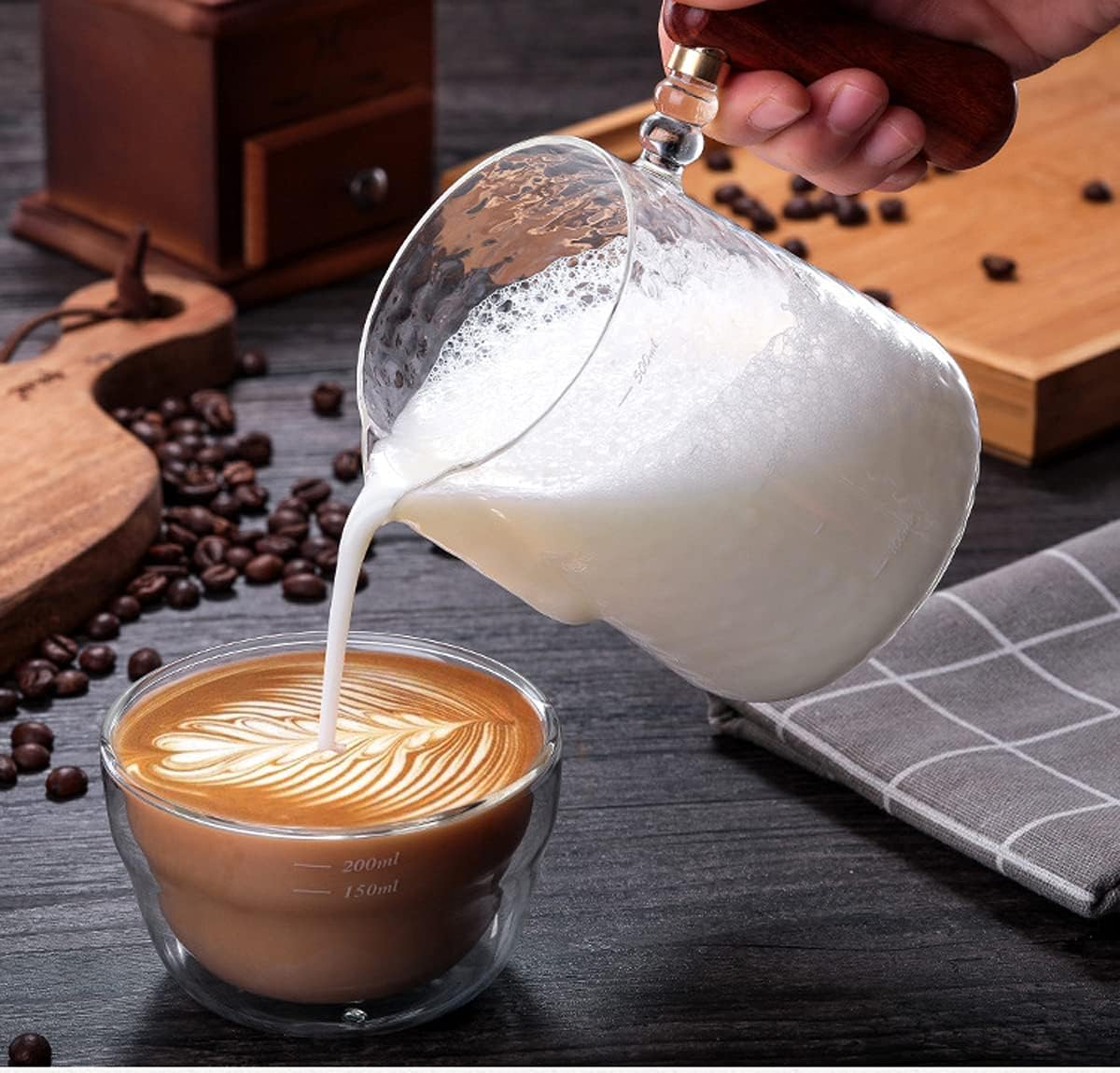 Jarra de espuma de leche, taza medidora de vidrio duradera con asa de boquilla única, jarra de espuma de 17.6 onzas, jarra de espuma al vapor, olla
