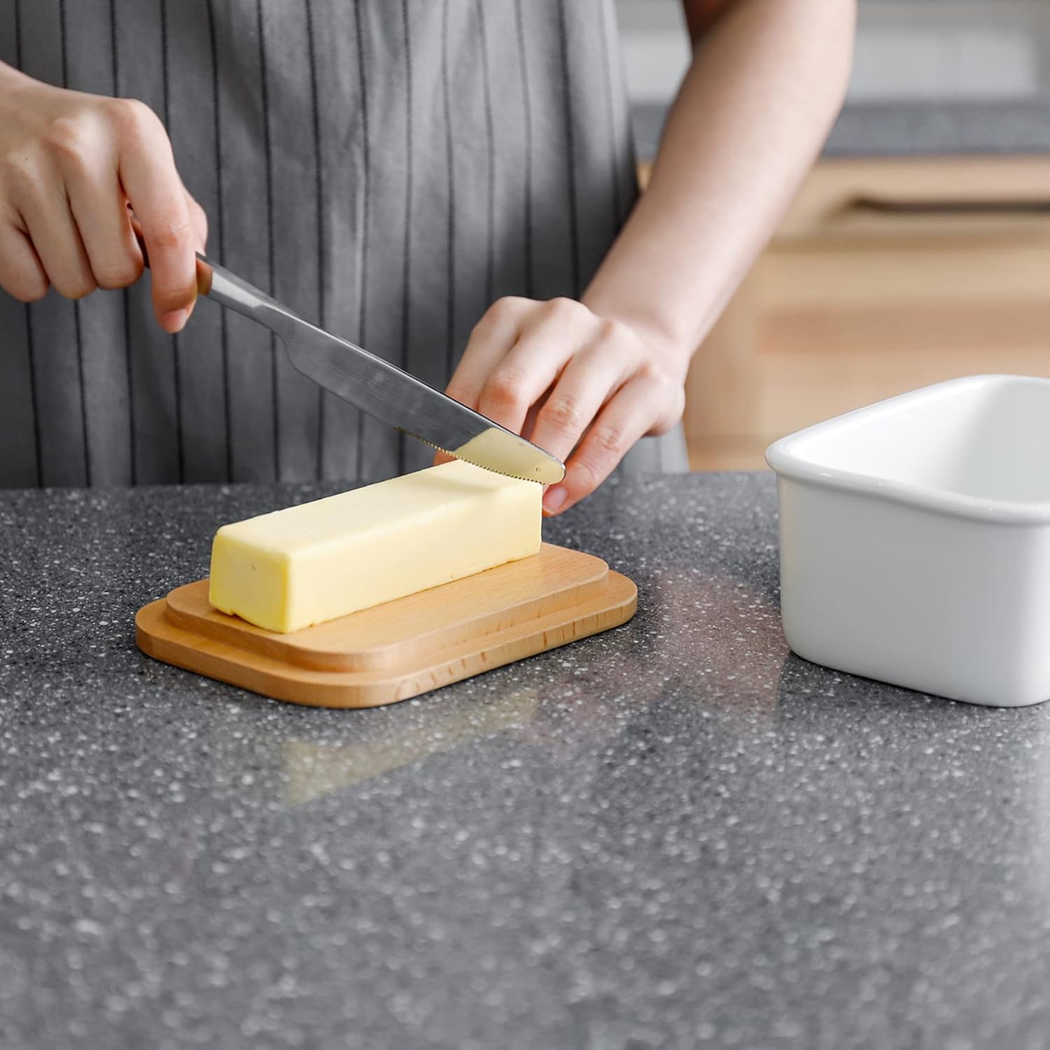 Sweese – Mantequera de porcelana con tapa, perfecto para mantequilla de este y oeste, Blanco