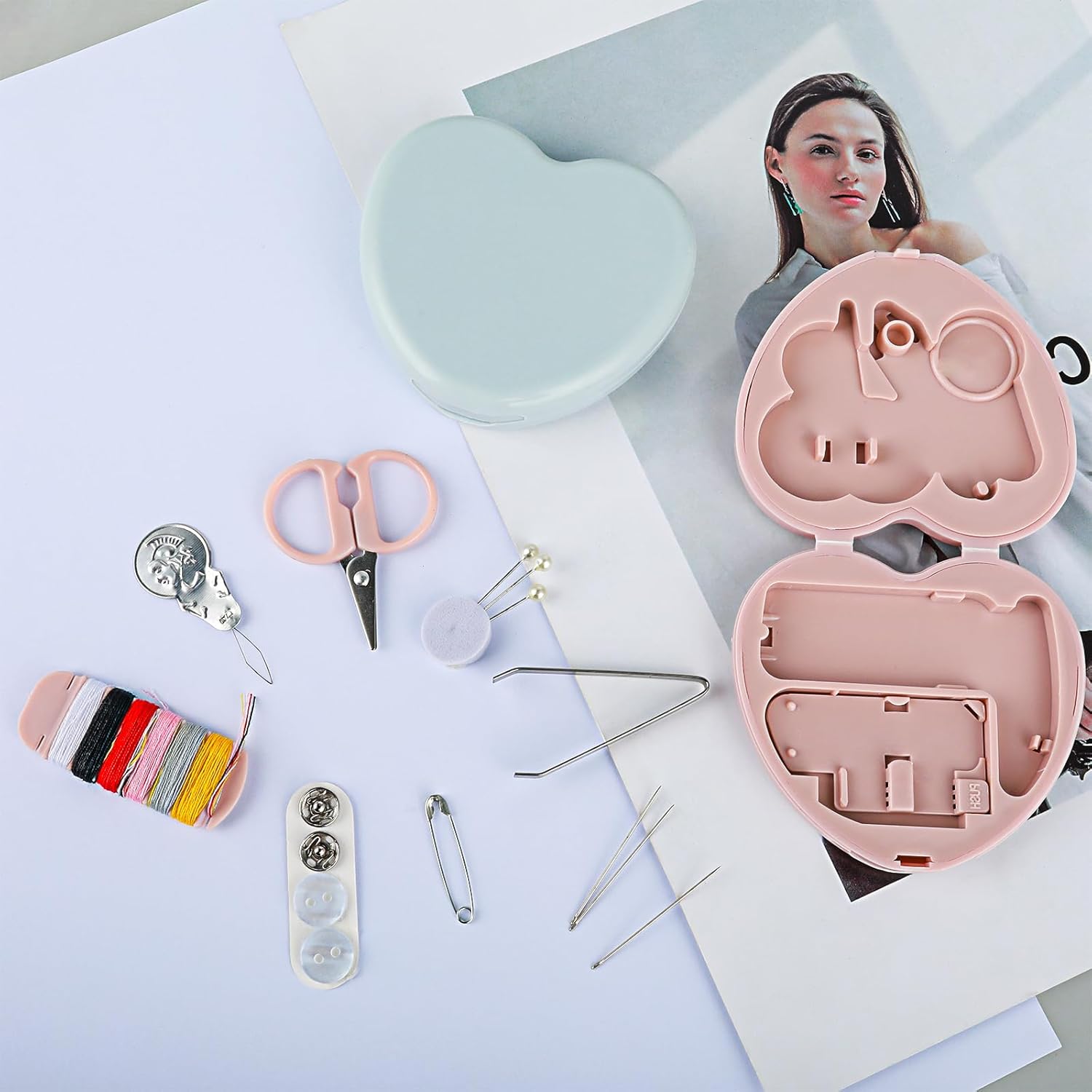 Cobee Kit de costura, 2 piezas de mini kit de costura para artículos esenciales de viaje, portátil, suministros de reparación de costura de