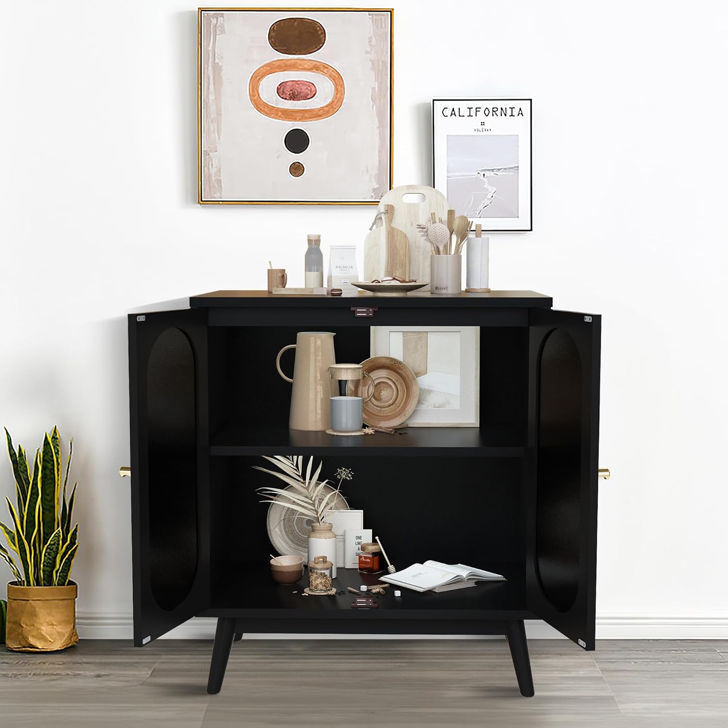 AWQM Armario buffet, armario de ratán natural con pies de madera maciza, armario de almacenamiento de cocina con 2 puertas, estantes ajustables,