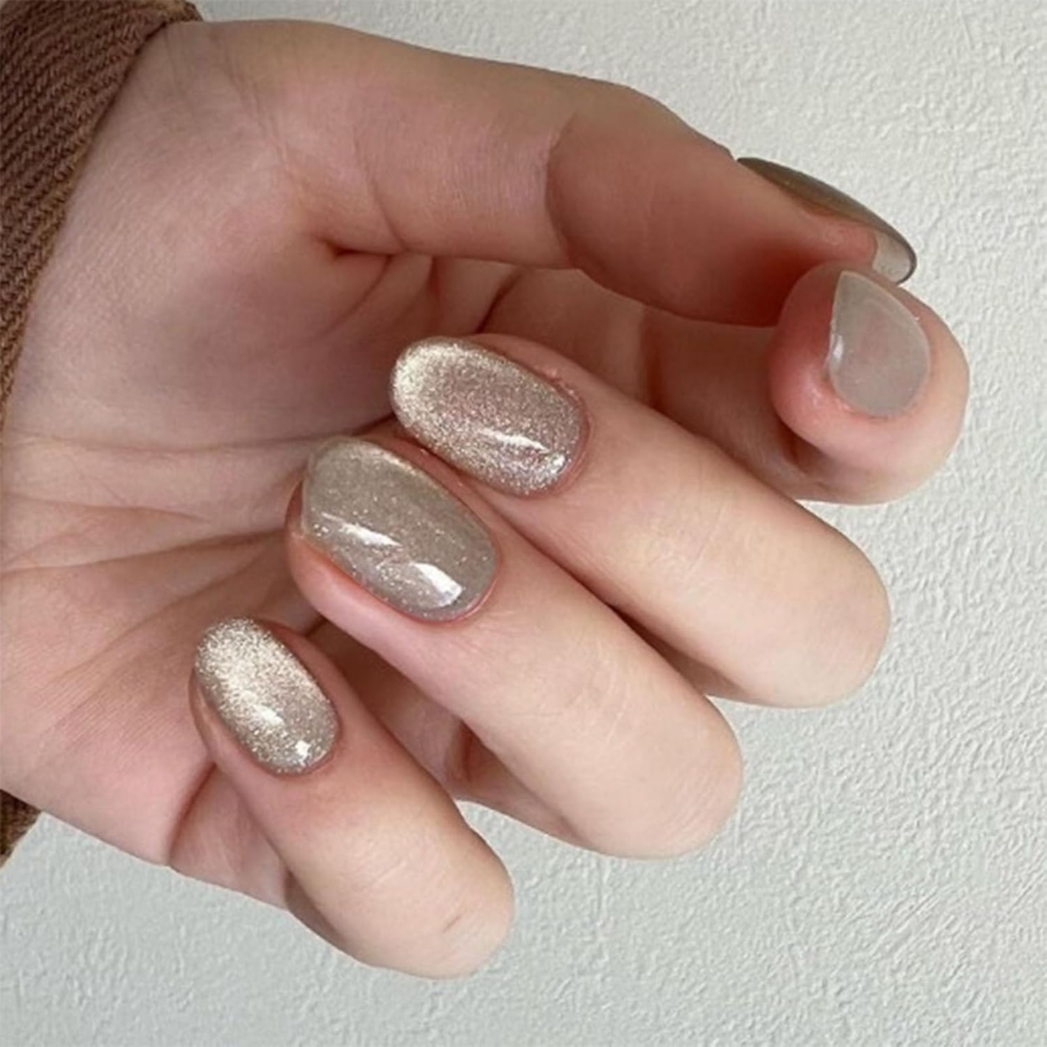 Xenophoer Uñas postizas cortas ovaladas de madera verdosa fría con pegamento acrílico con diseños de purpurina plateada, uñas postizas a presión
