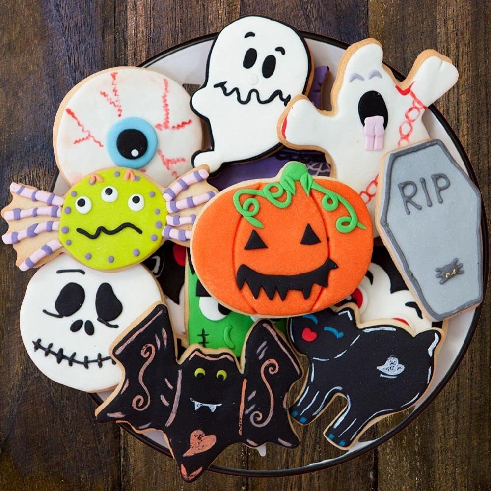Crethinkaty 5 cortadores de galletas de Halloween, cortadores de galletas de acero inoxidable con agarre cómodo, juego de cortadores de sándwich