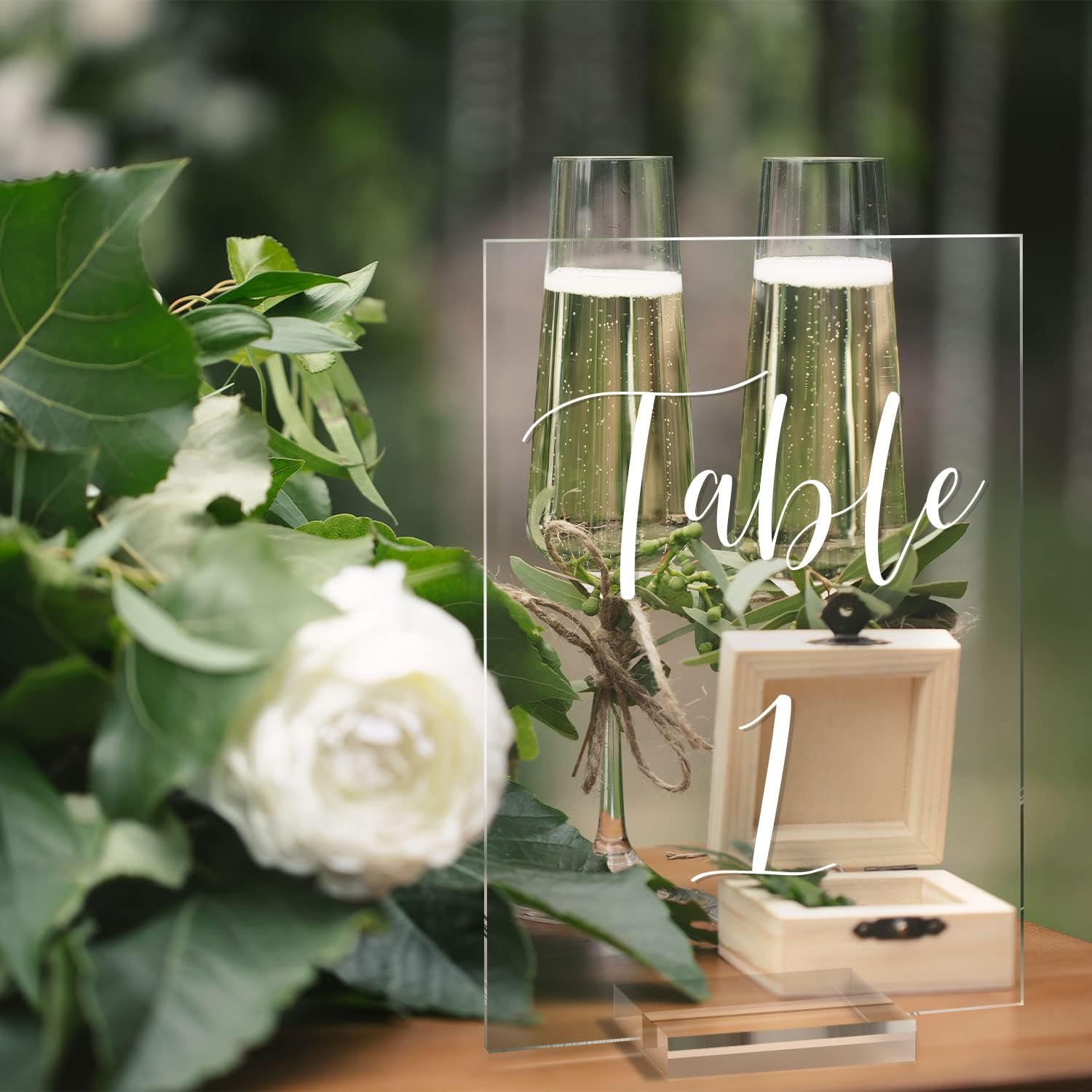 UNIQOOO Números de mesa de boda de acrílico del 1 al 10 con soportes, caligrafía impresa de 4 x 6 pulgadas, letreros transparentes y soportes para