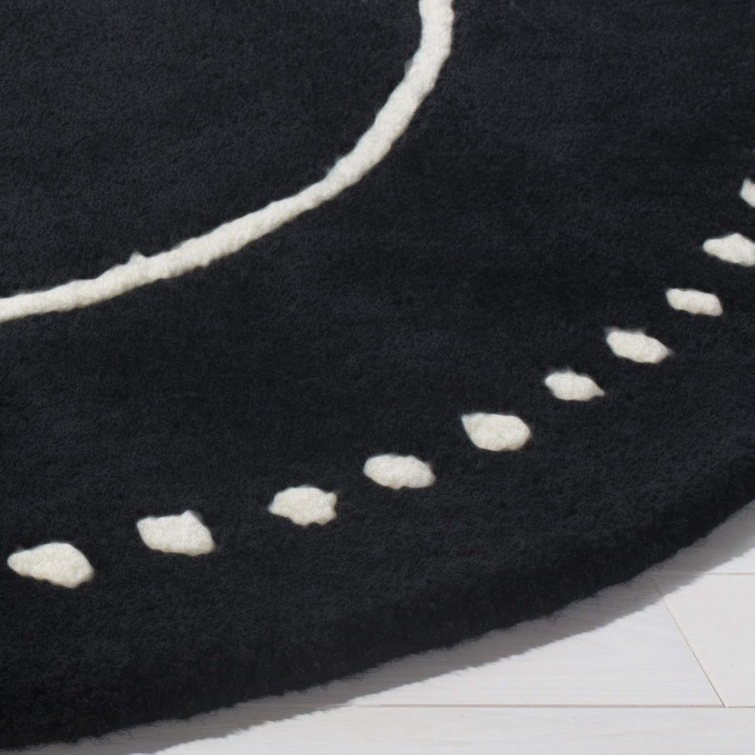 SAFAVIEH Bella Collection BEL151E – Alfombra redonda de lana de 7 pies, color negromarfil, hecha a mano con borde punteado