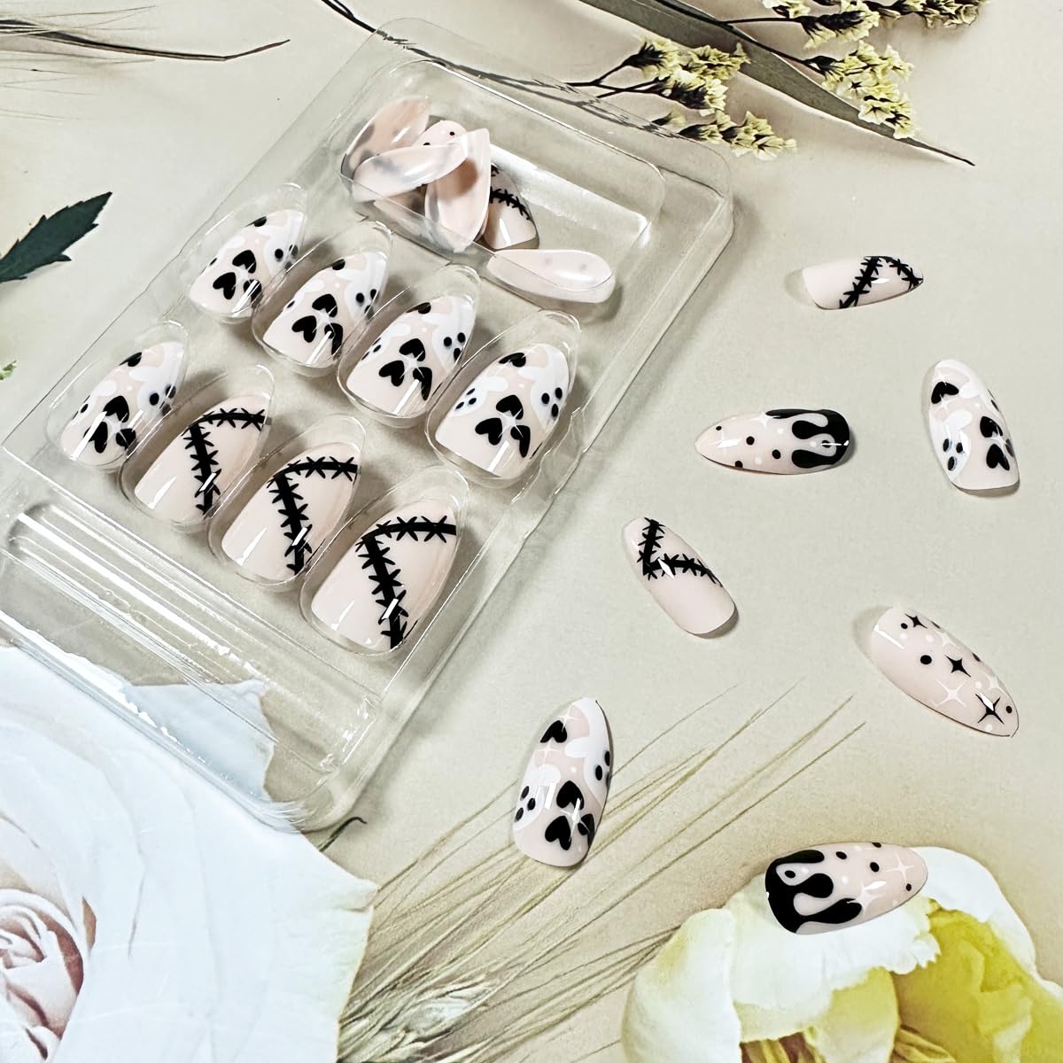 Uñas postizas a presión de Halloween, uñas postizas cortas de almendra, uñas negras a presión, estrellas fantasmas blancas sangrientas con diseño,