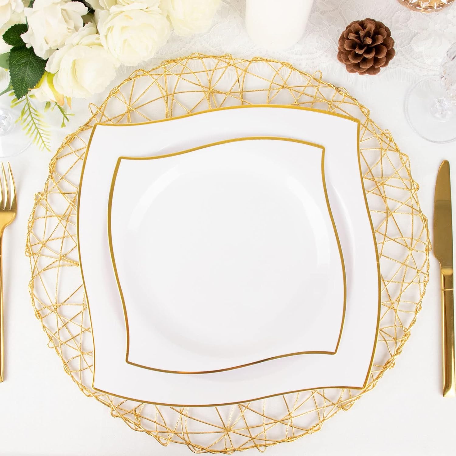 Efavormart – Paquete de 10 platos llanos cuadrados de plástico duro con borde ondulado blancodorado de 8 pulgadas, platos desechables para fiestas