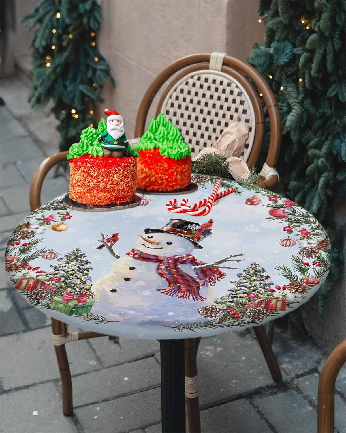 Mantel redondo ajustable de Navidad con diseño de muñeco de nieve, diseño de corona de regalo de Navidad, mantel negro impermeable para una mesa