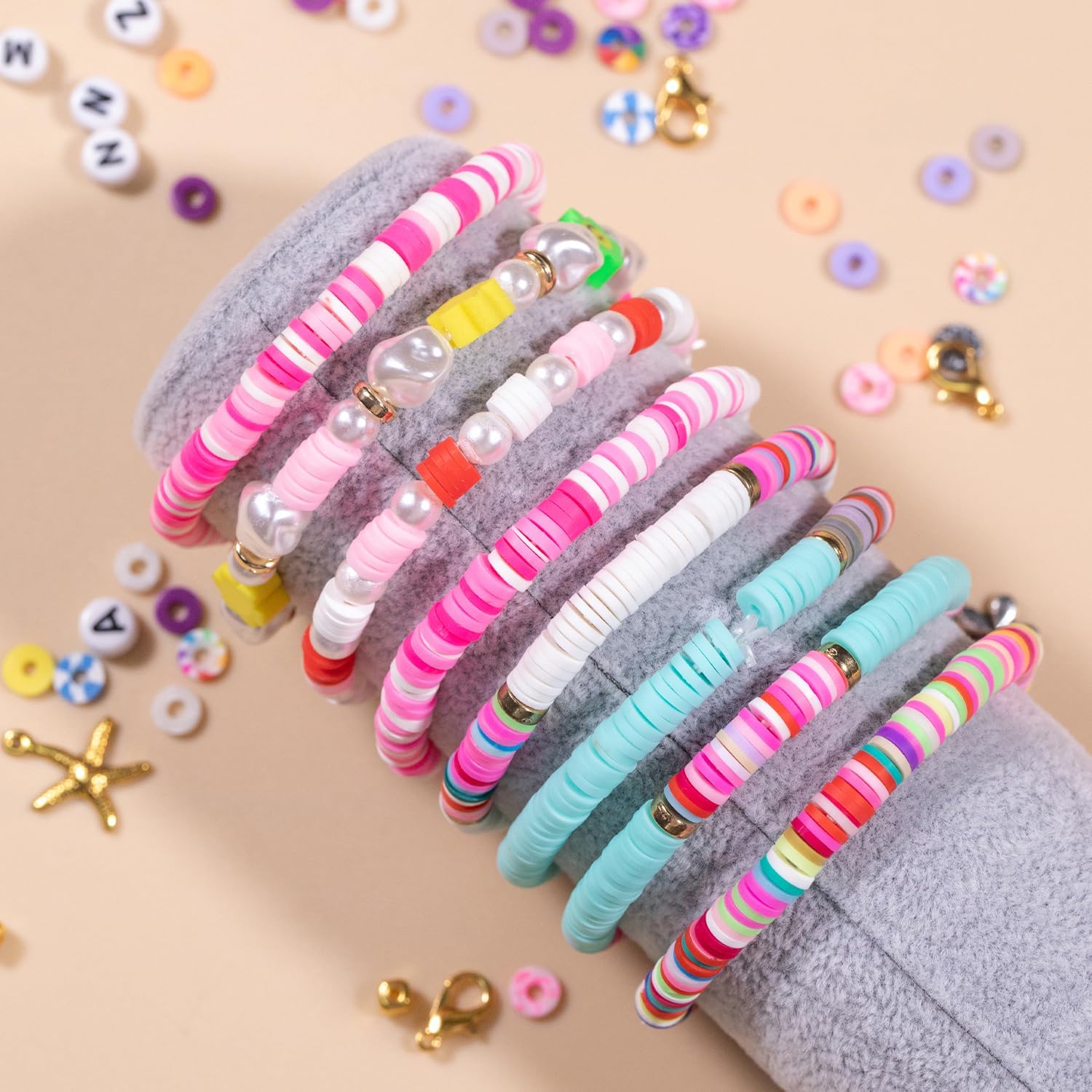 Ybxjges Kit de 22400 cuentas de arcilla para hacer pulseras, kit de cuentas de arcilla polimérica de 168 colores, cuentas heishi planas para niñas