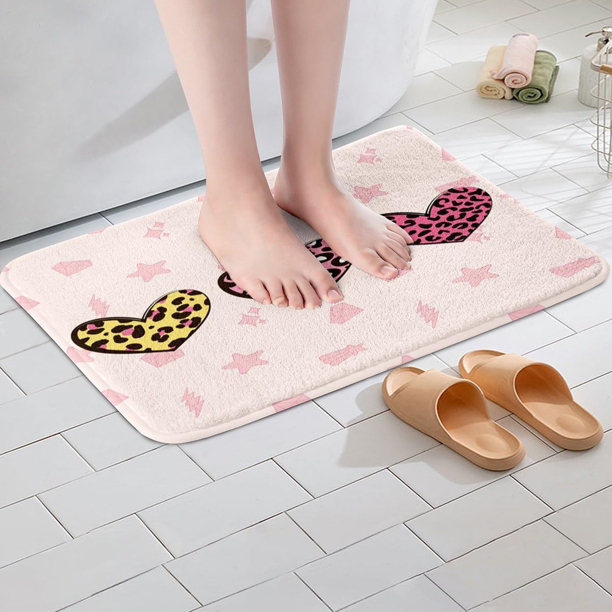 Alfombras de baño rosas para niñas de 20 x 32 pulgadas, decoración Weatern para baño para niños, decoración linda Kawaii de corazón para ducha,