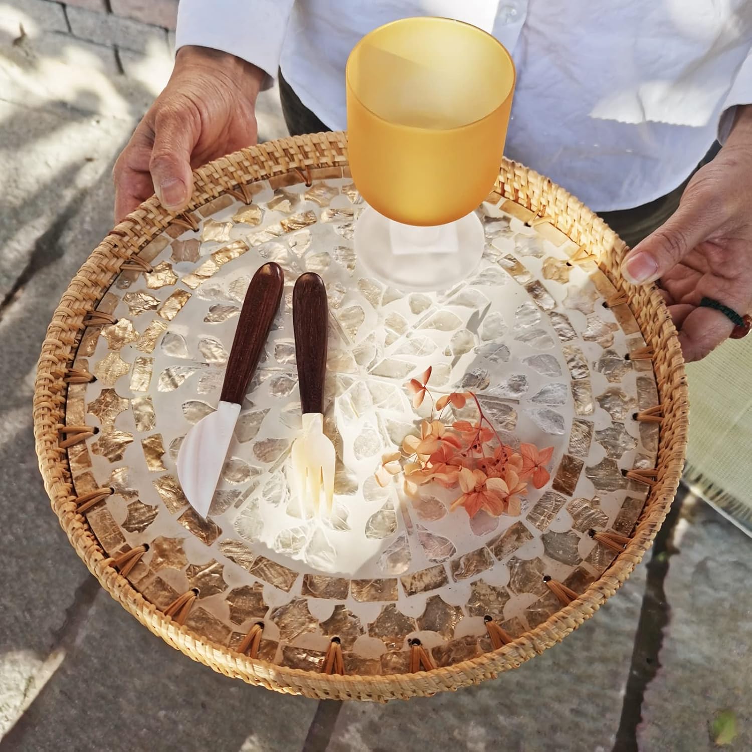 Cesta redonda de ratán de 12 pulgadas con base de madera de mopa beige, bandeja otomana de mimbre grande con 1 pulgada, platos tejidos para