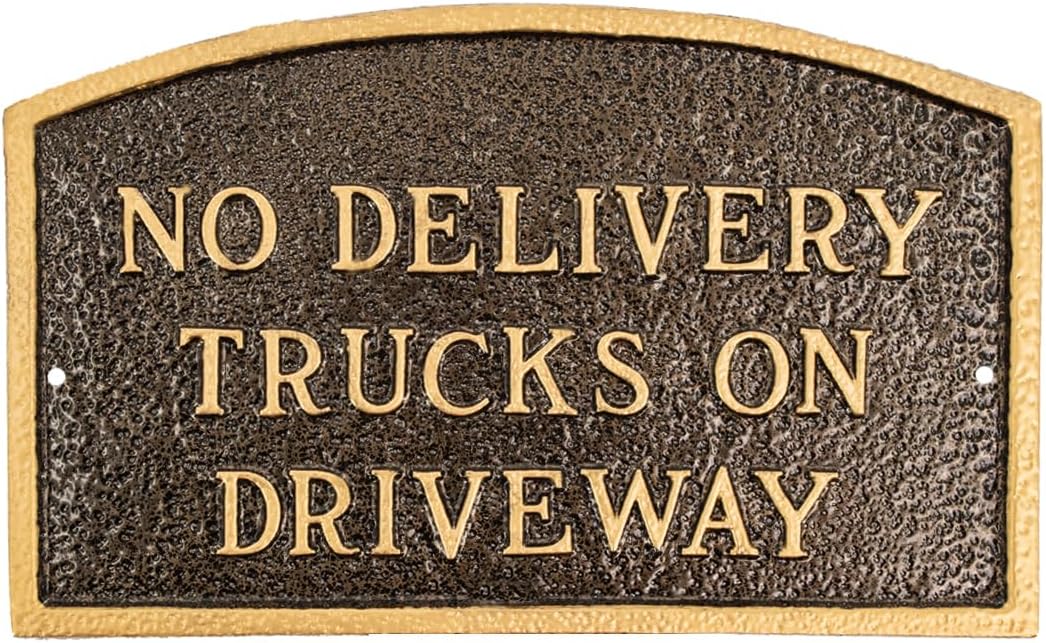 Letrero de placa con diseño de arco con texto en inglés “No Delivery Trucks on Driveway” – Placa de visualización de pared o césped – Señal de
