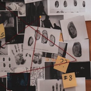 CORFOTO Telón de fondo de tela de 5 x 3 pies con tema de espía de detective, suministros de juegos, decoraciones de fiesta de cumpleaños, pistas de CORFOTO Telón de fondo de tela de 5 x 3 pies con tema de espía de detective, suministros de juegos, decoraciones de fiesta de cumpleaños, pistas de