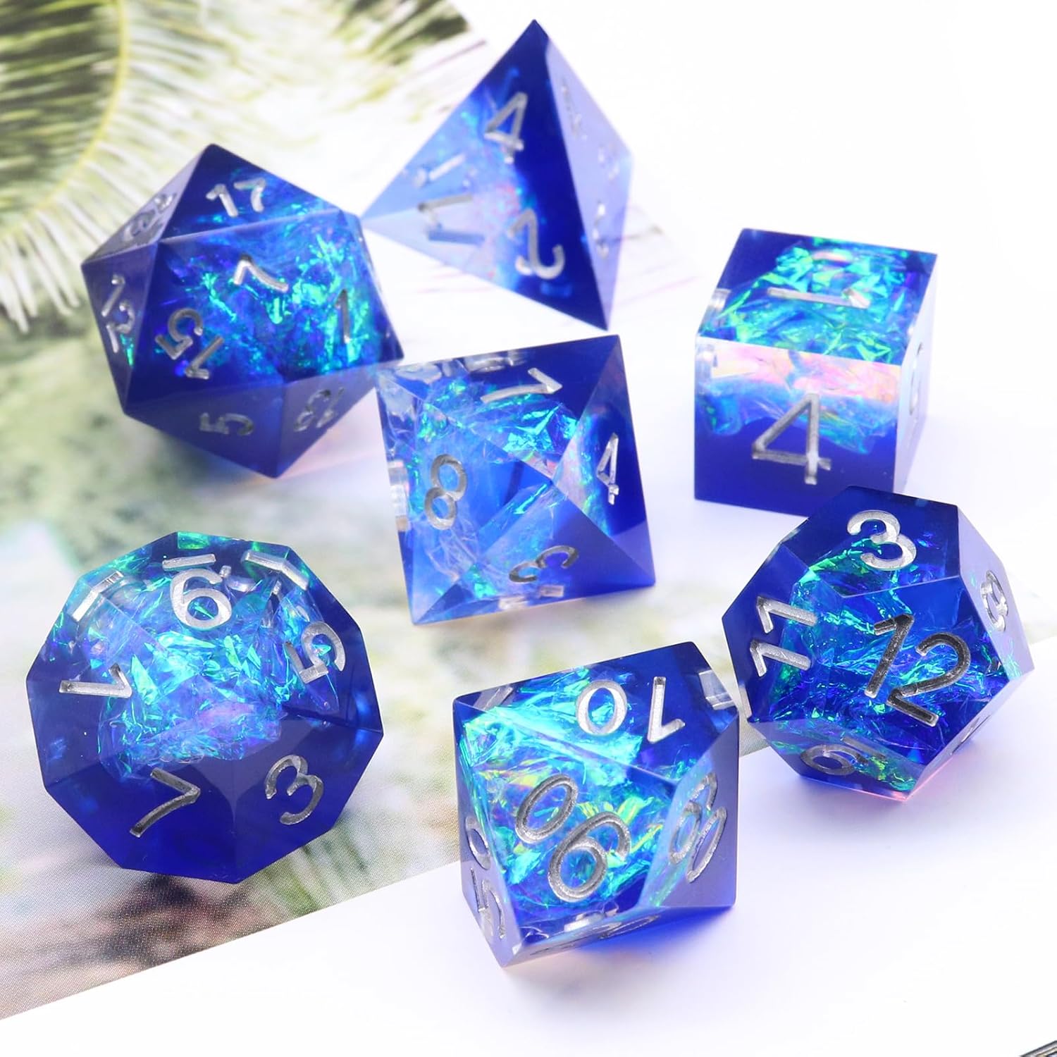DND – Juego de dados con bordes afilados, 7 piezas de dados DND de resina transparente azul, dados poliédricos D&D con estuche de dados para juegos