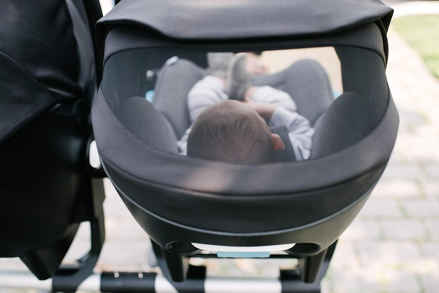 Clek Liingo – Asiento de automóvil infantil sin base con sistema de soporte para recién nacido, sistema de cierre con liberación con una sola mano,