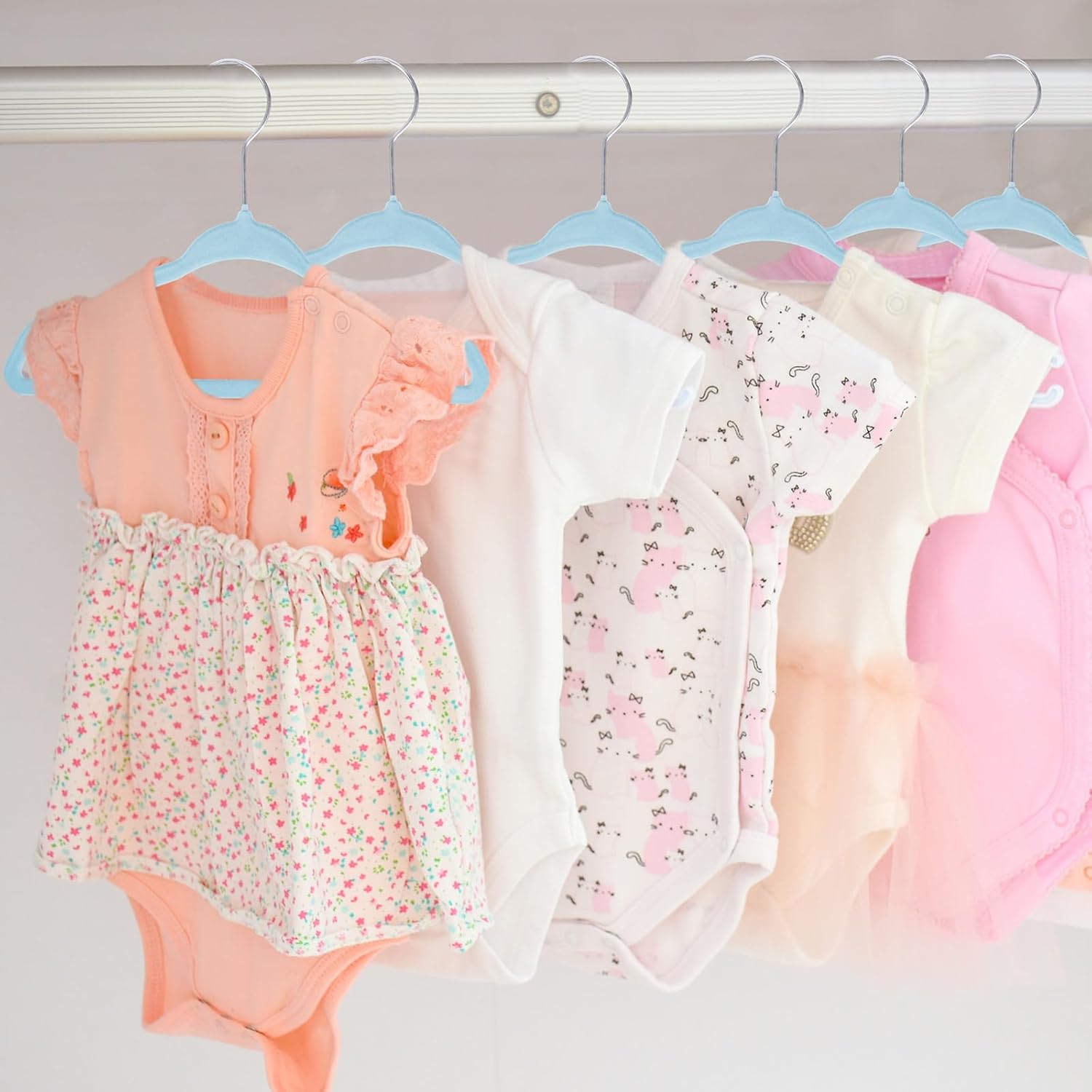 100 perchas de terciopelo para bebés de 11 pulgadas, antideslizantes para niños, perchas de terciopelo antideslizantes de 11 pulgadas y clip de