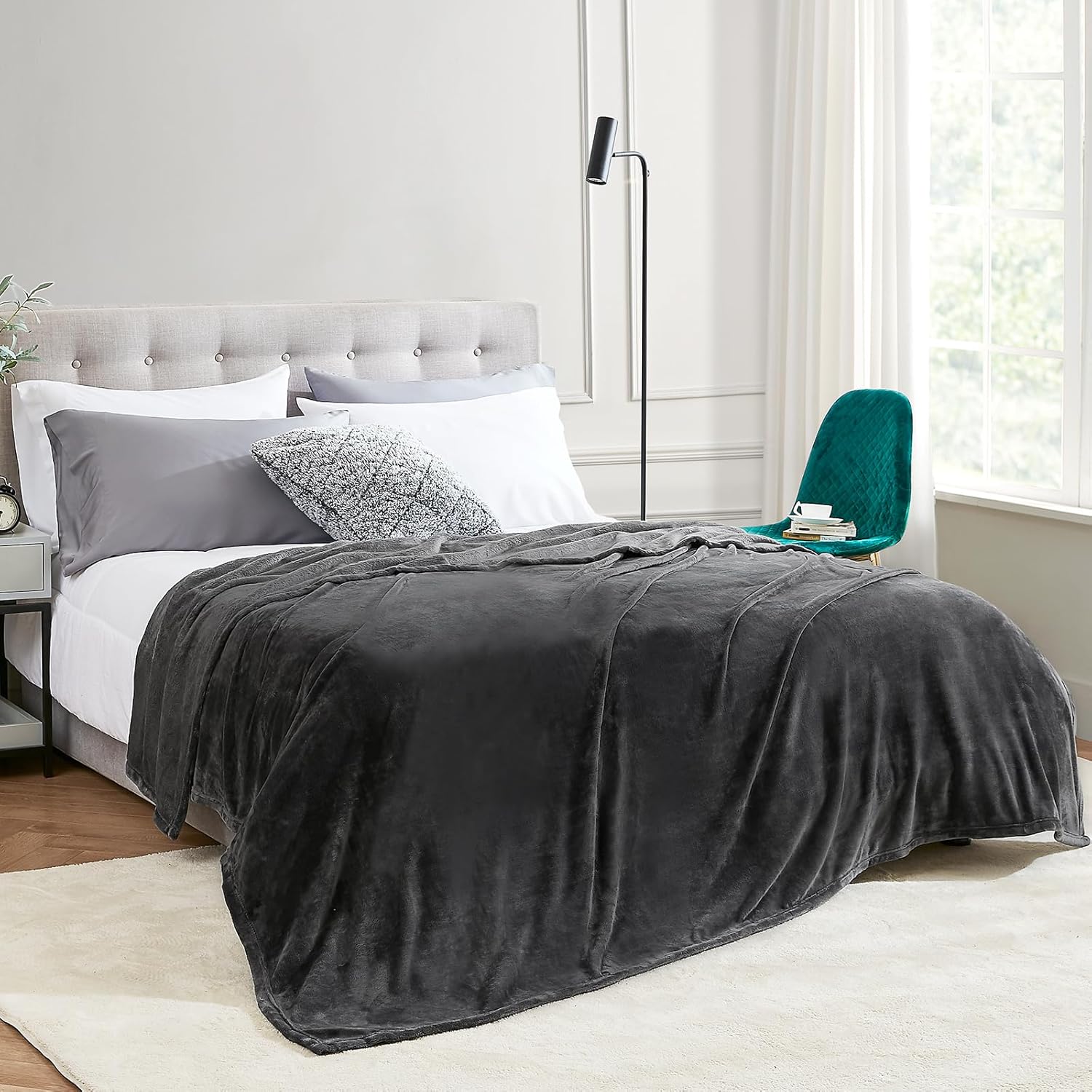 Hansleep Manta de franela de forro polar, súper suave y esponjosa, manta de sofá acogedora para todas las estaciones (gris oscuro, manta de 50 x 65)