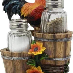 Ebros Girasol Granja Gallo de pie en la valla por cubos de madera antiguos de cristal Salero y Pimentero Figura de soporte 6.5 pulgadas de alto Ebros Girasol Granja Gallo de pie en la valla por cubos de madera antiguos de cristal Salero y Pimentero Figura de soporte 6.5 pulgadas de alto