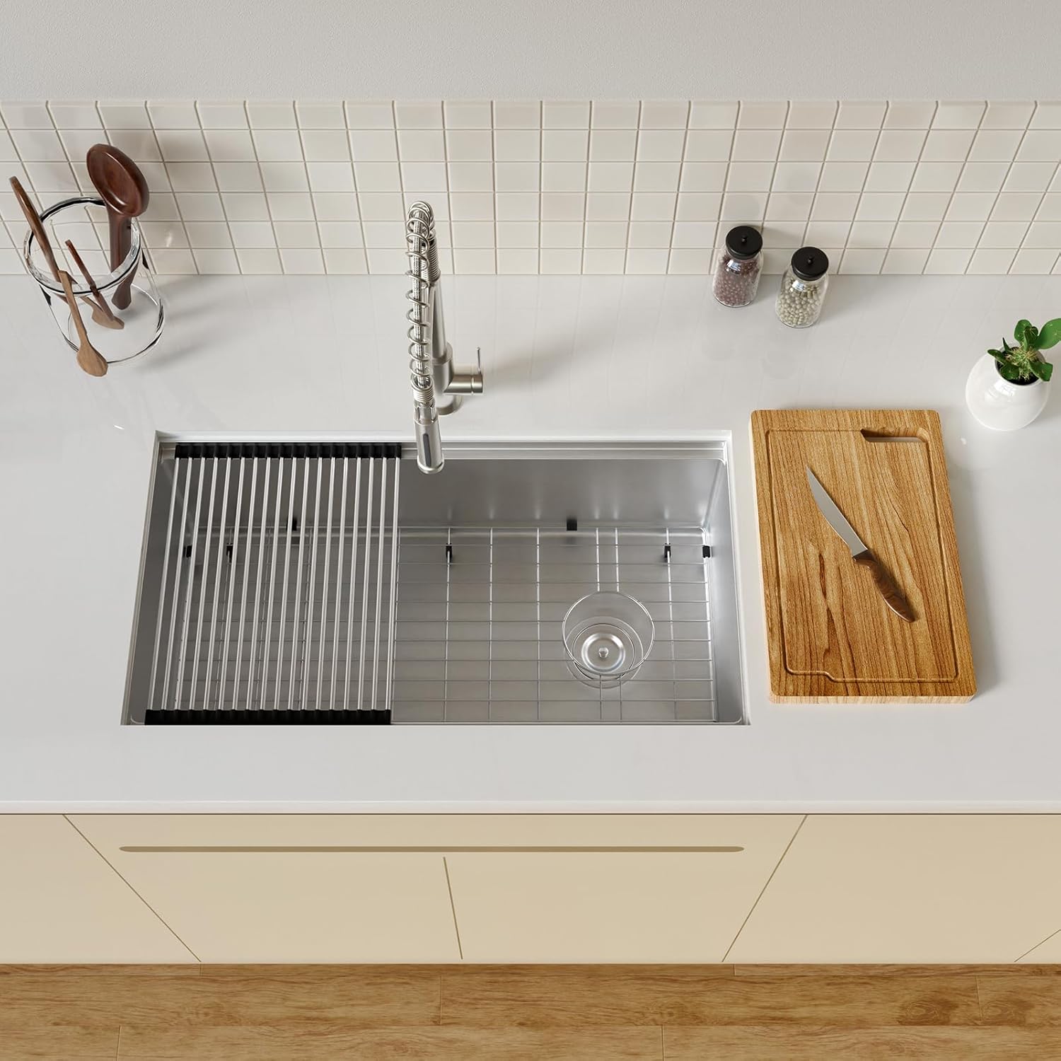 Fregadero de cocina con estación de trabajo de 32 pulgadas, cuenco individual profundo de montaje inferior, acero inoxidable con reborde integrado y