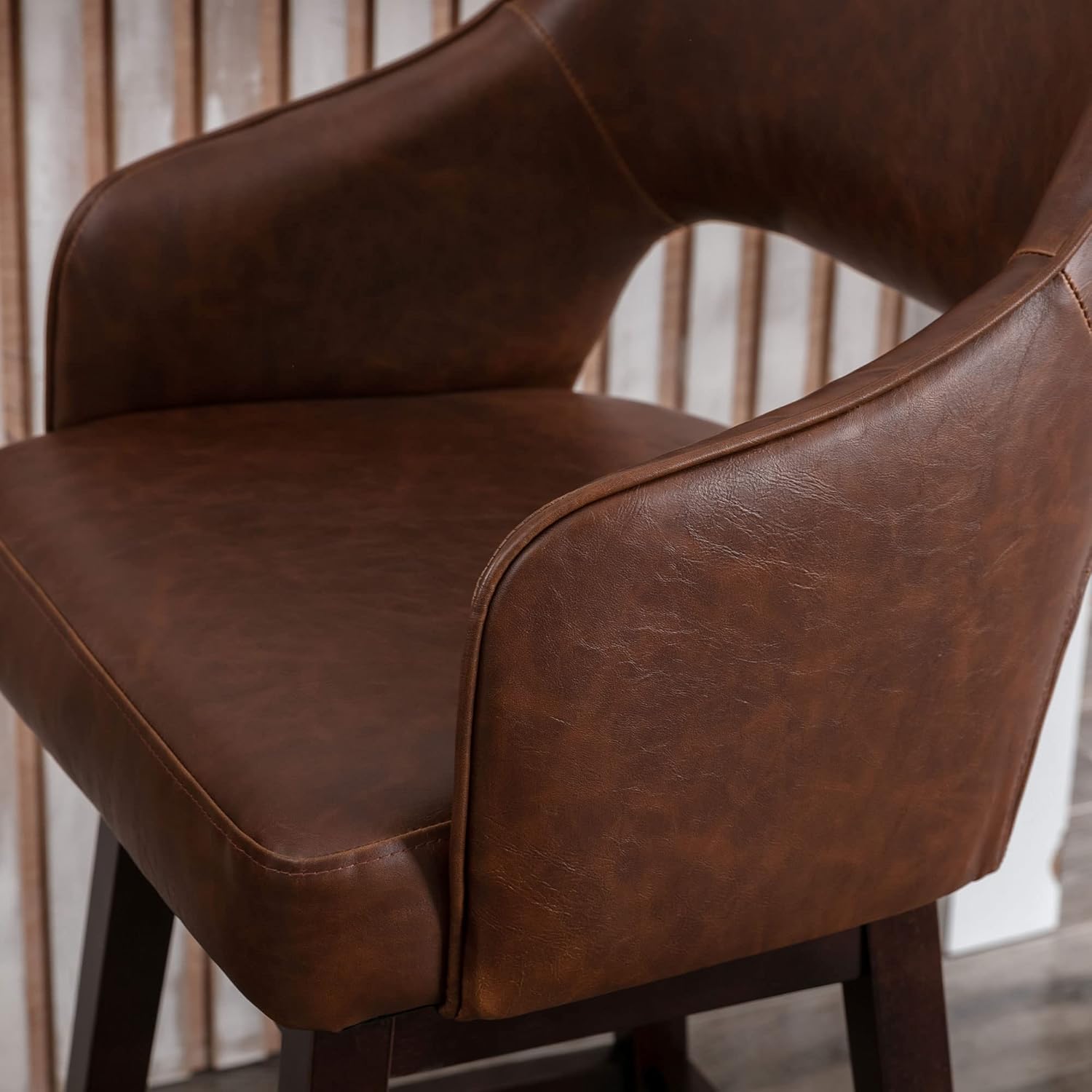 DM Furniture Juego de 2 taburetes de bar de 28 pulgadas de altura de mostrador, de piel sintética, giratorios de 360, con respaldo y patas de